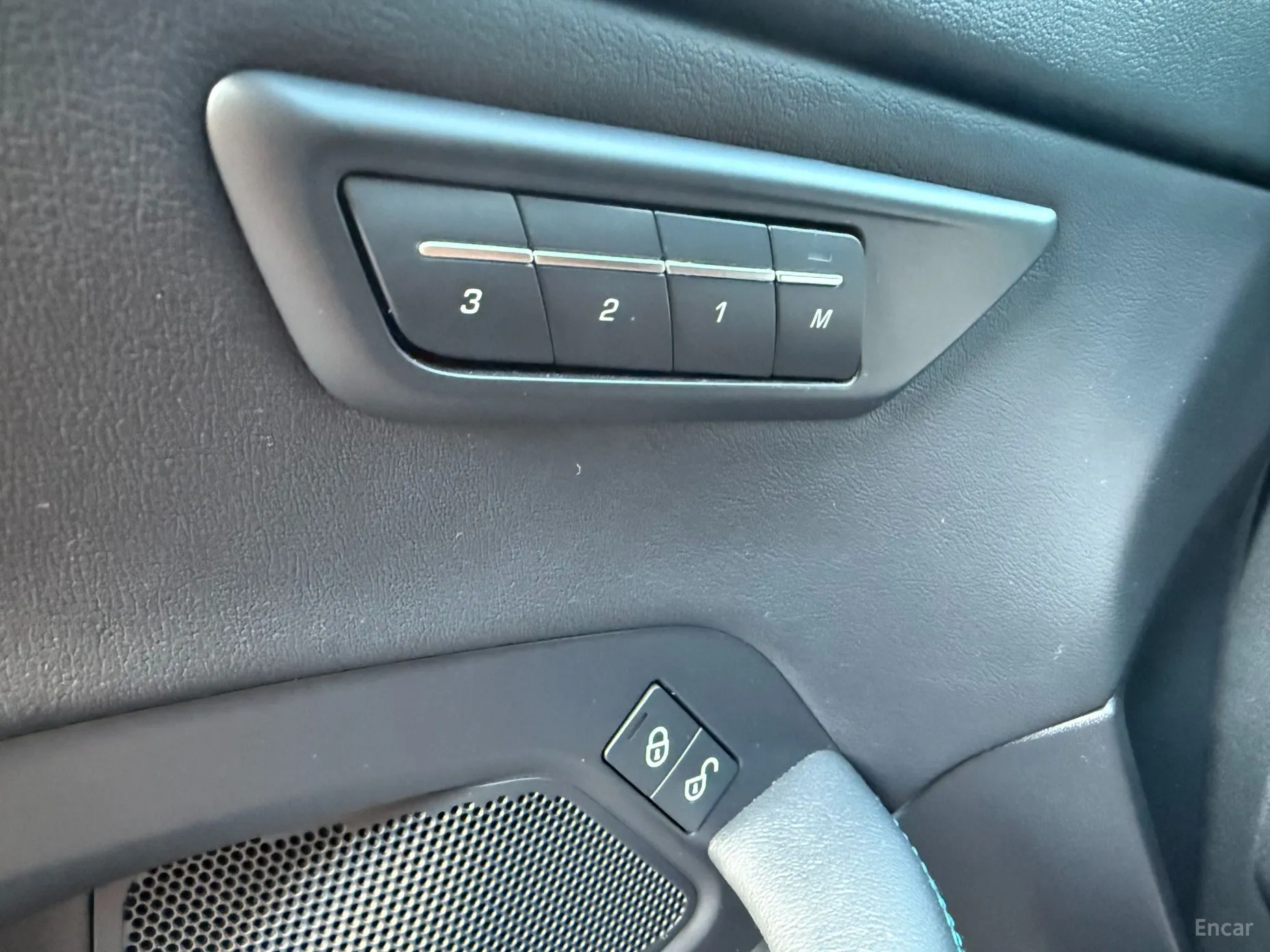 Jaguar E-PACE превью 13