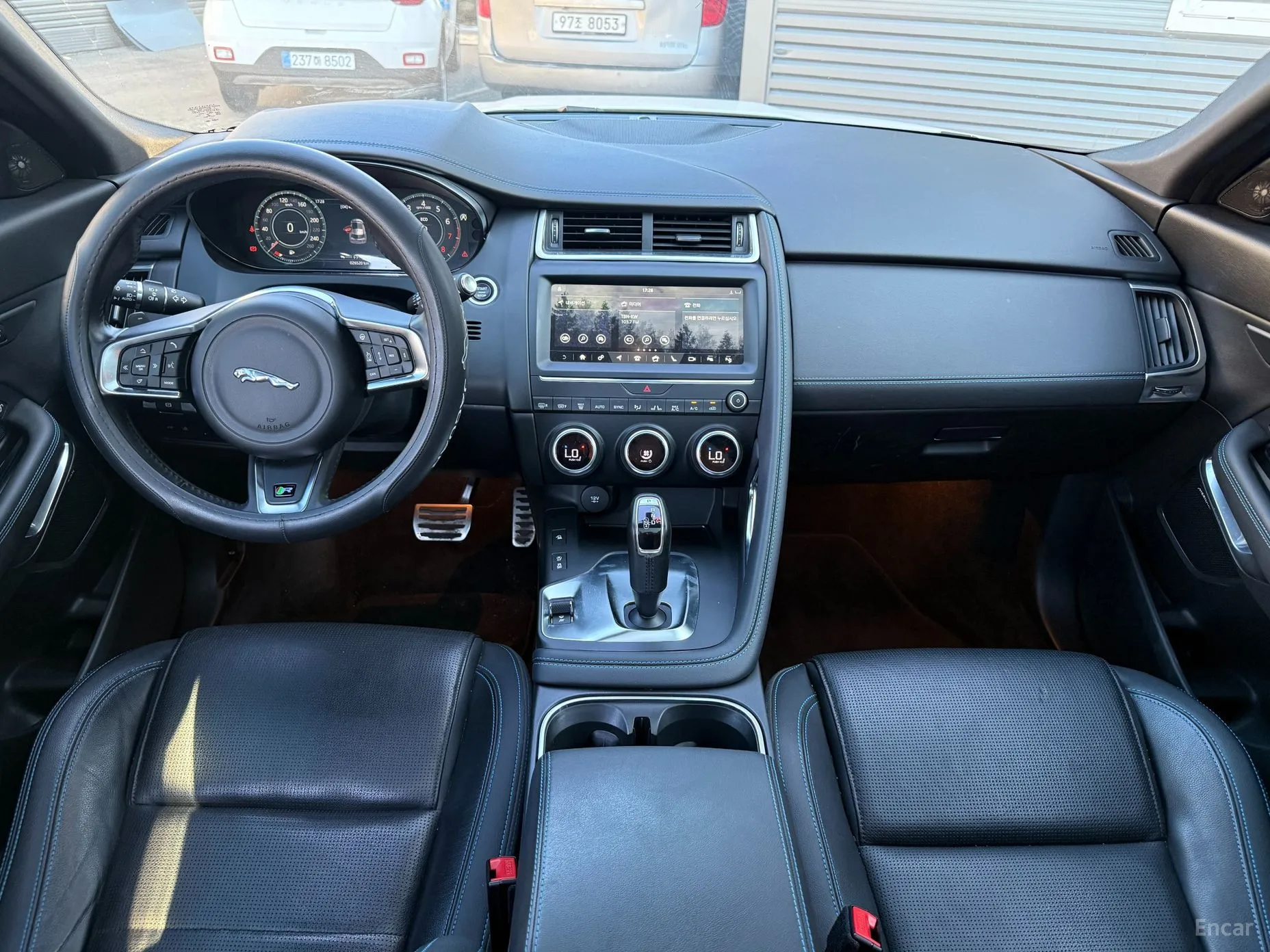 Jaguar E-PACE превью 5