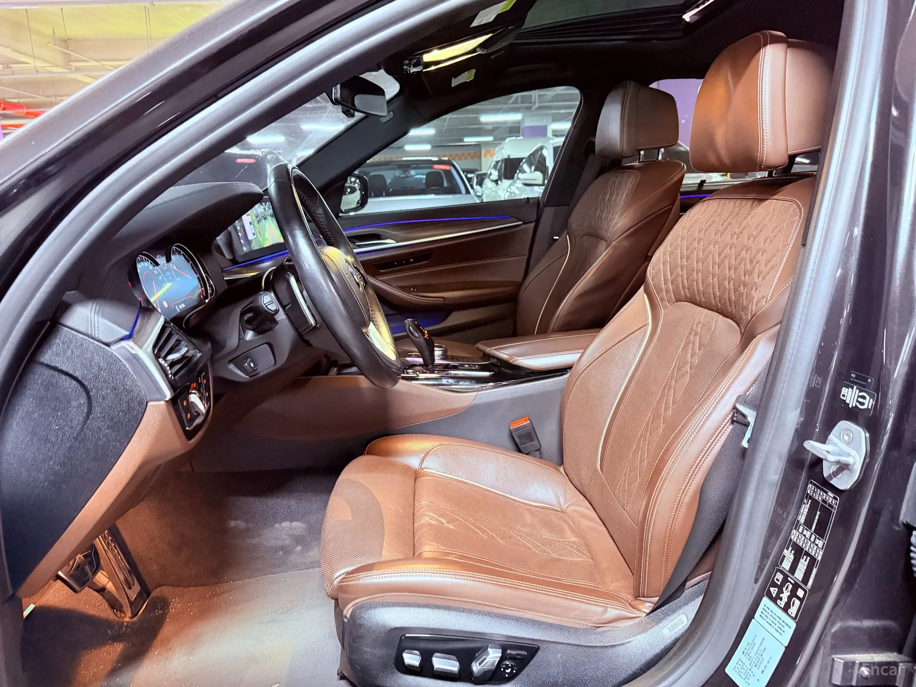 BMW 5 Series (G30) превью 10