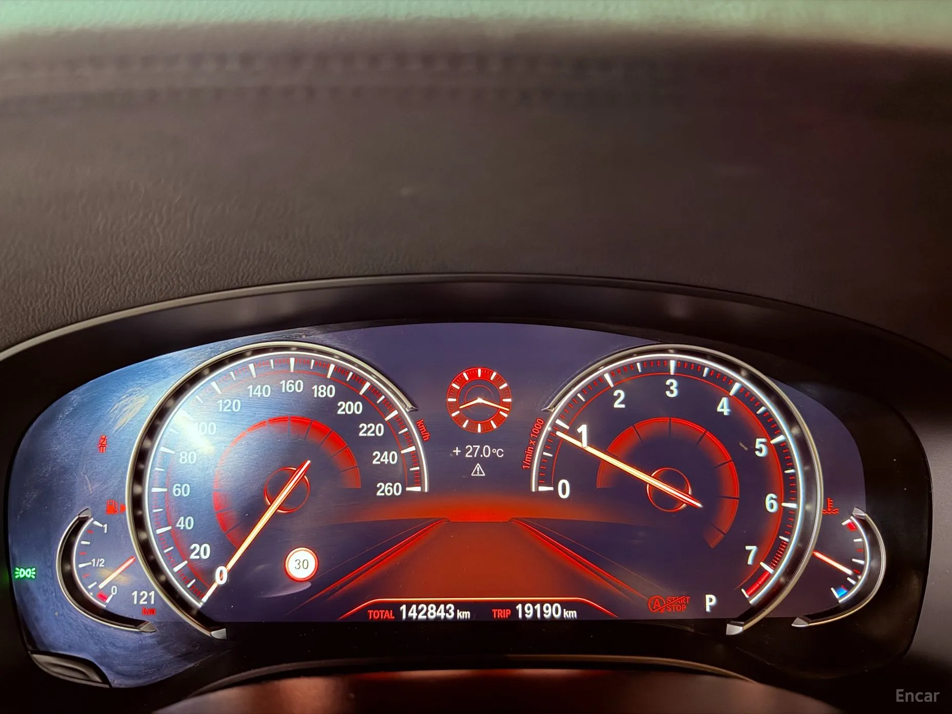 BMW 5 Series (G30) превью 8