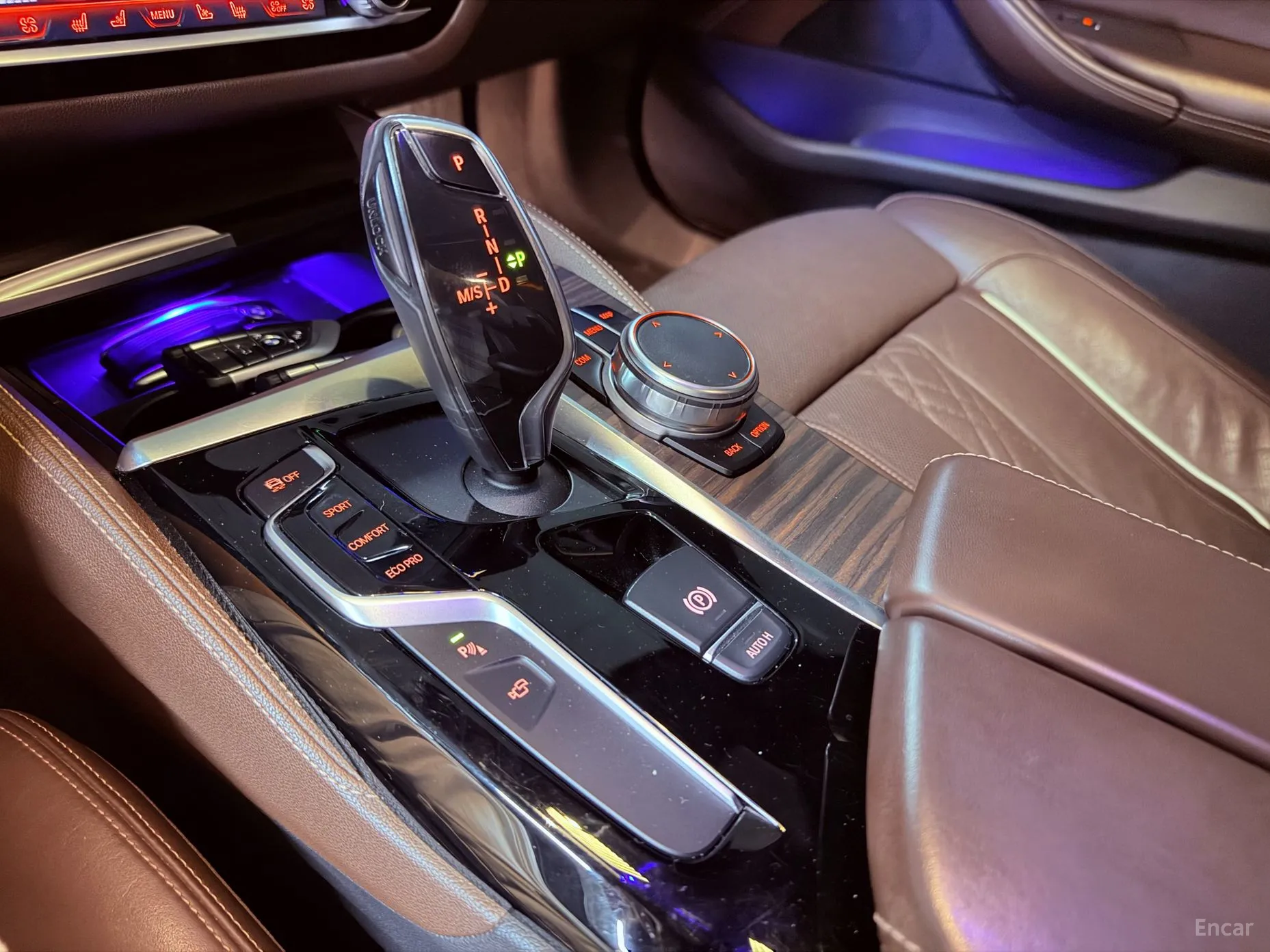 BMW 5 Series (G30) превью 9