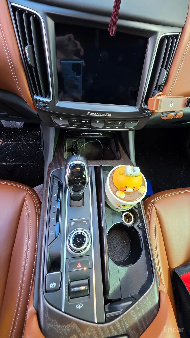 Maserati Levante превью 9