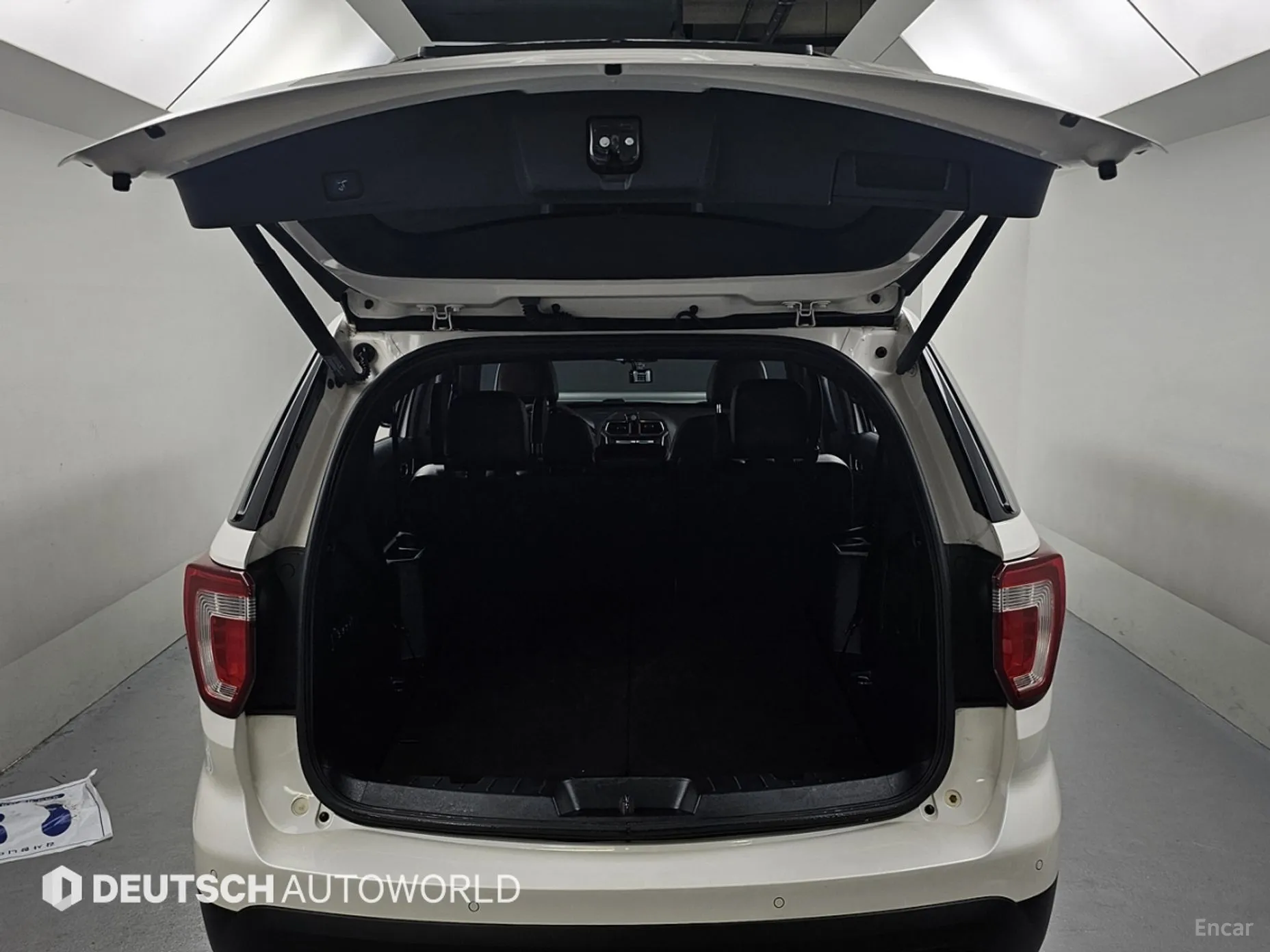 Ford Explorer превью 17