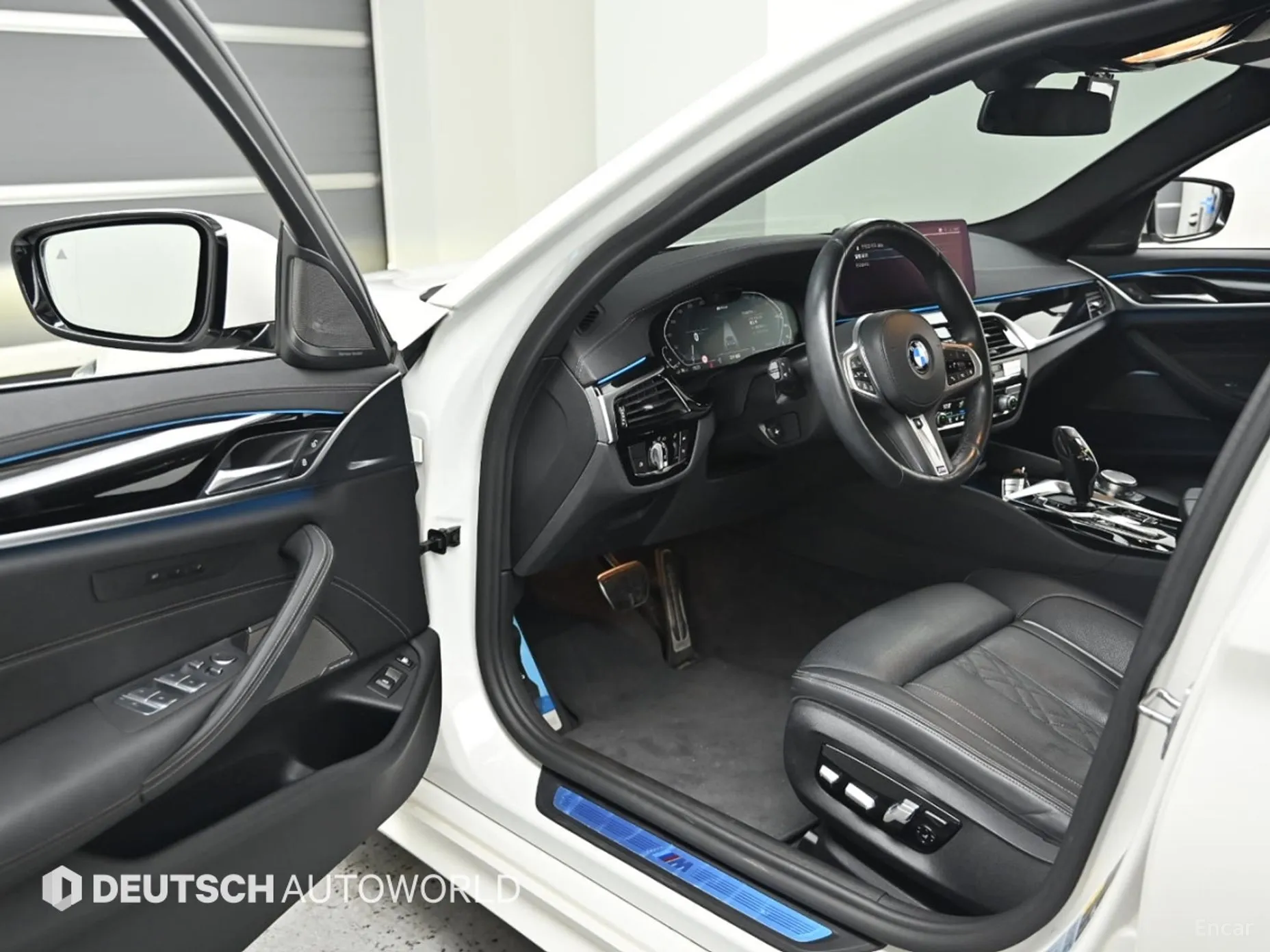 BMW 5 Series (G30) превью 17