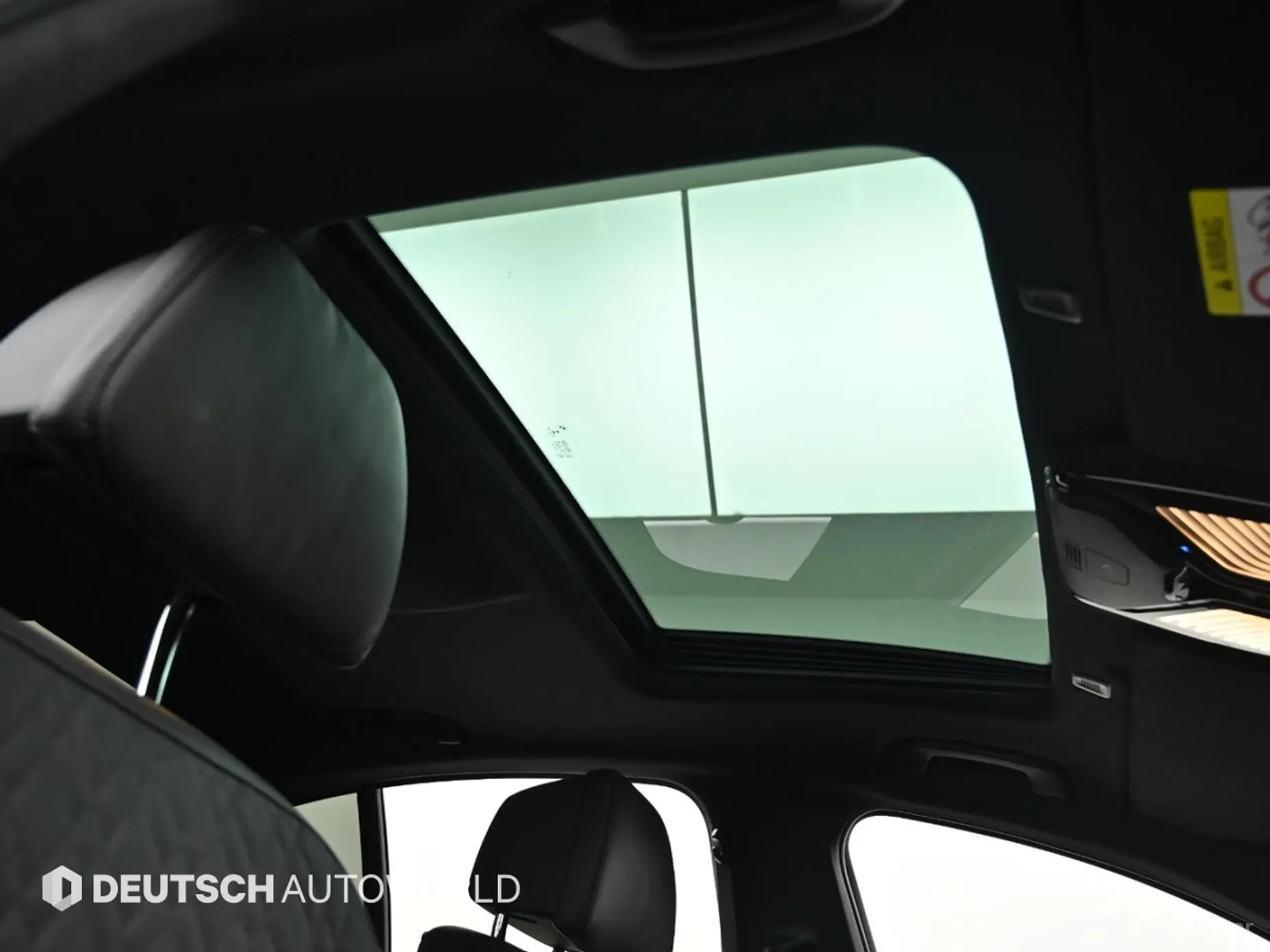 BMW 5 Series (G30) превью 19