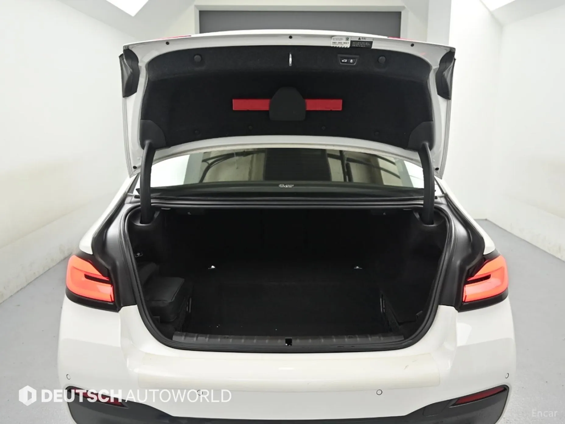 BMW 5 Series (G30) превью 20