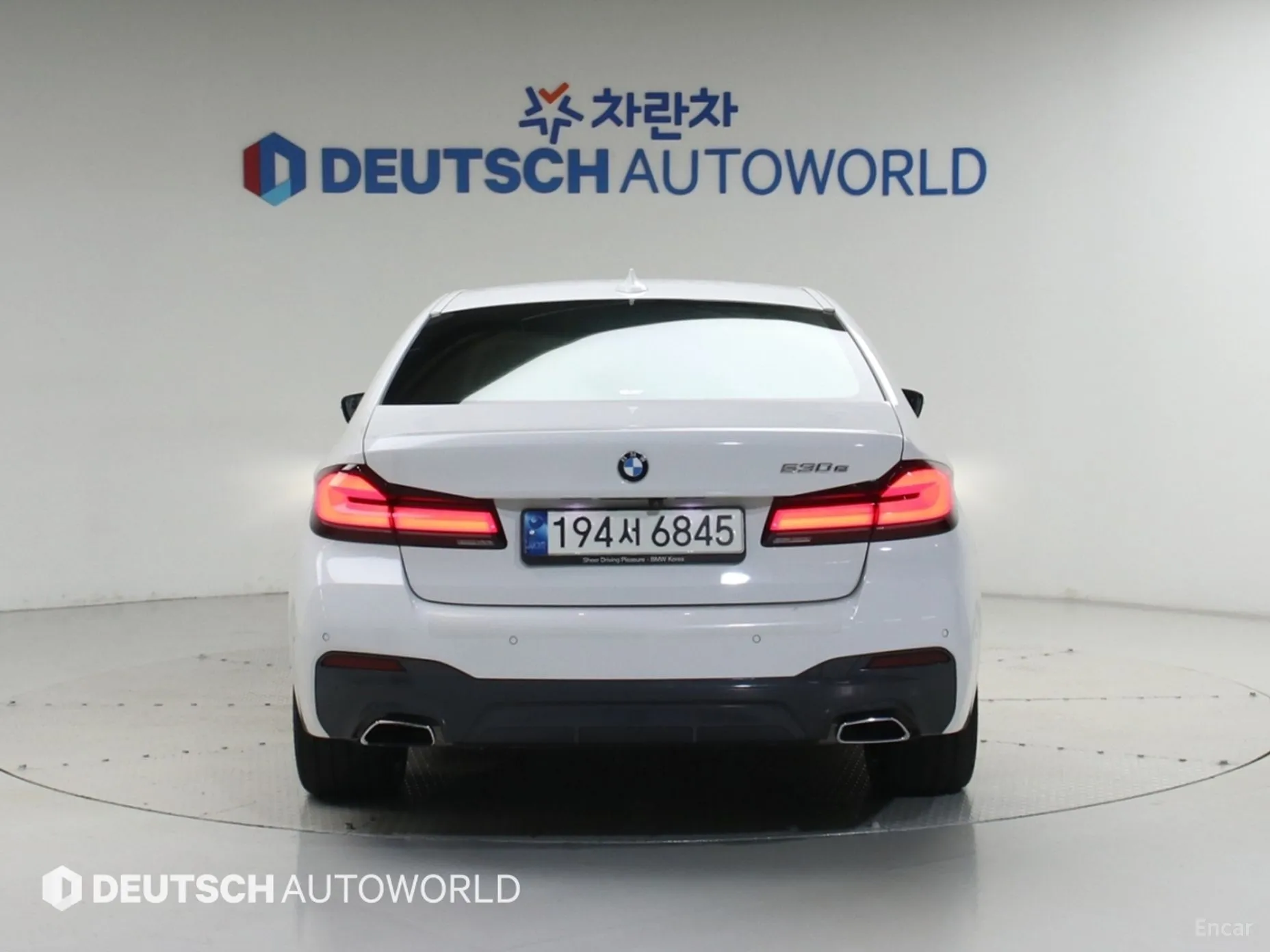 BMW 5 Series (G30) превью 4