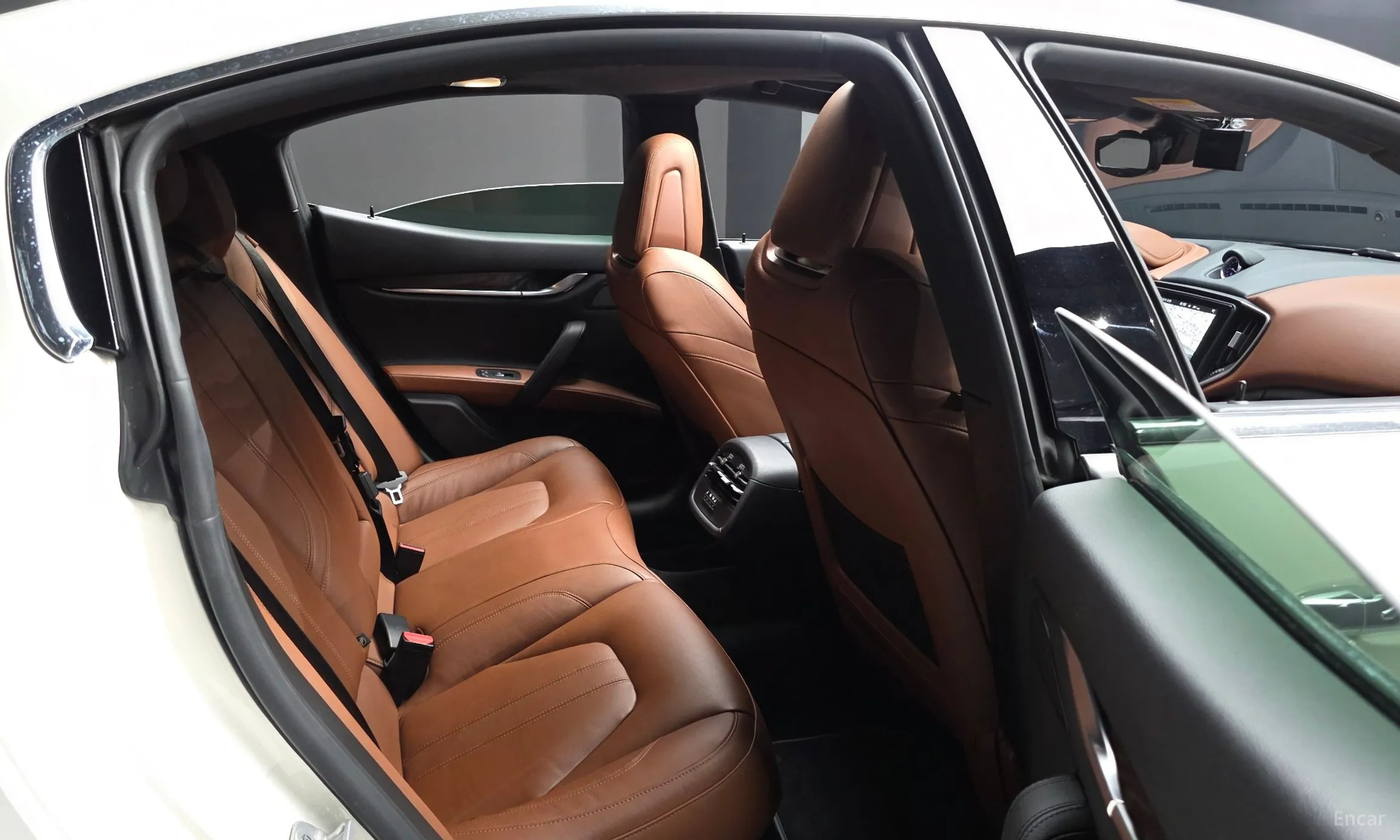 Maserati Ghibli превью 11
