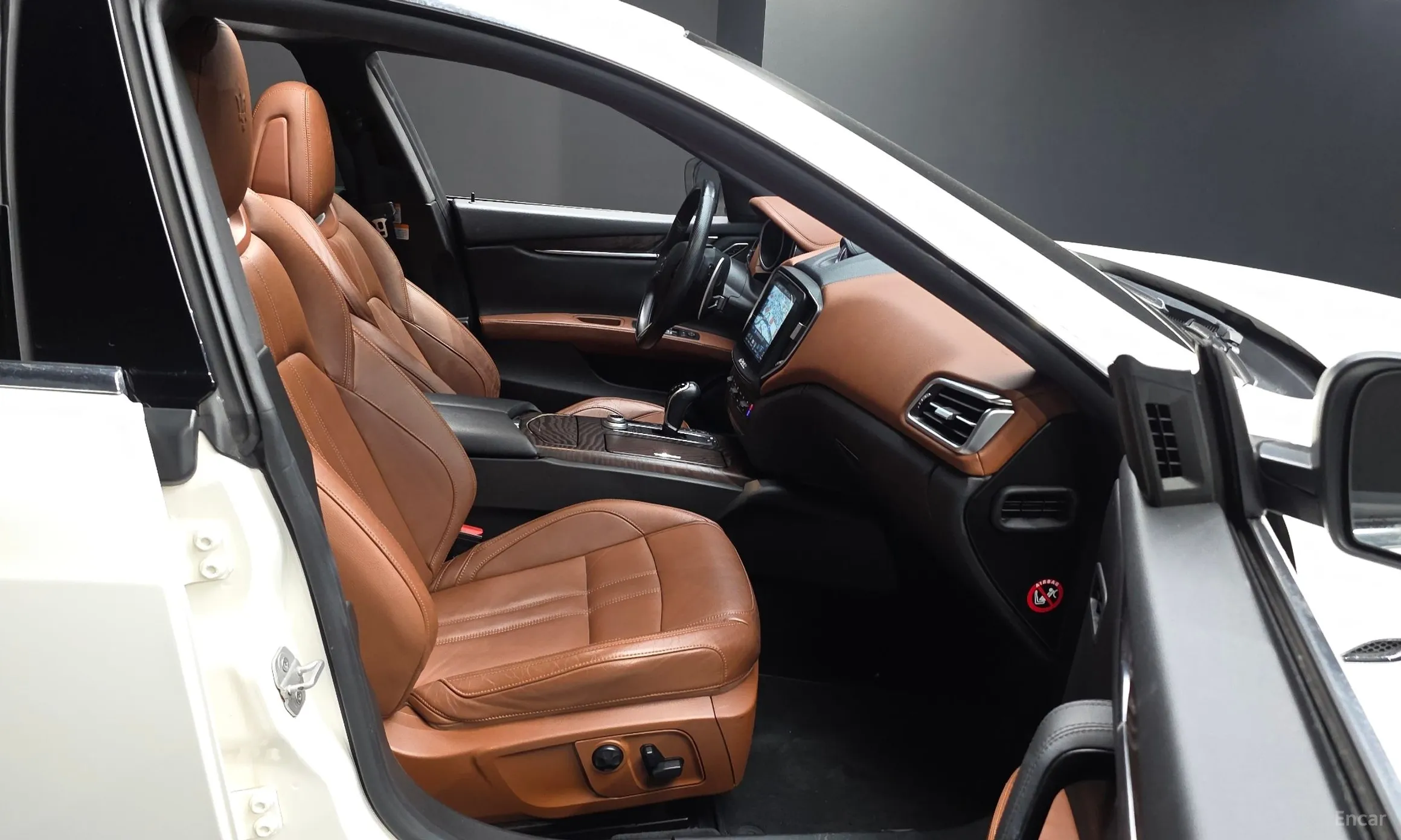 Maserati Ghibli превью 12