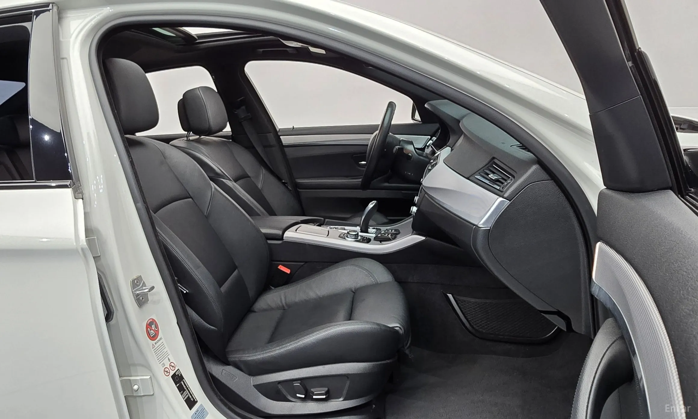 BMW 5 Series (F10) превью 11
