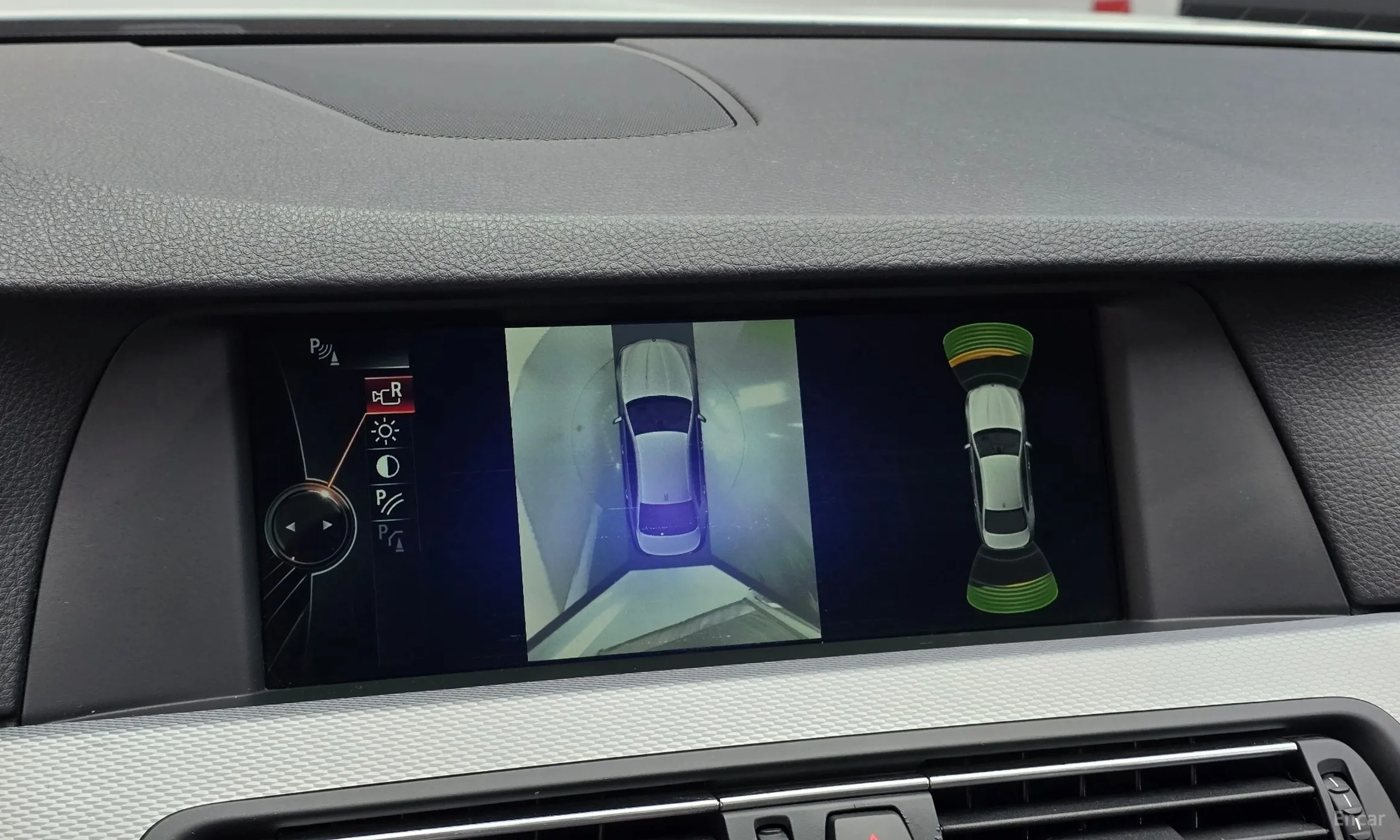 BMW 5 Series (F10) превью 16