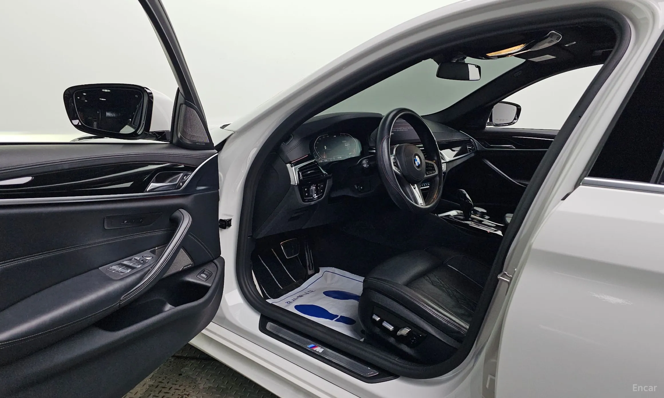 BMW 5 Series (G30) превью 10