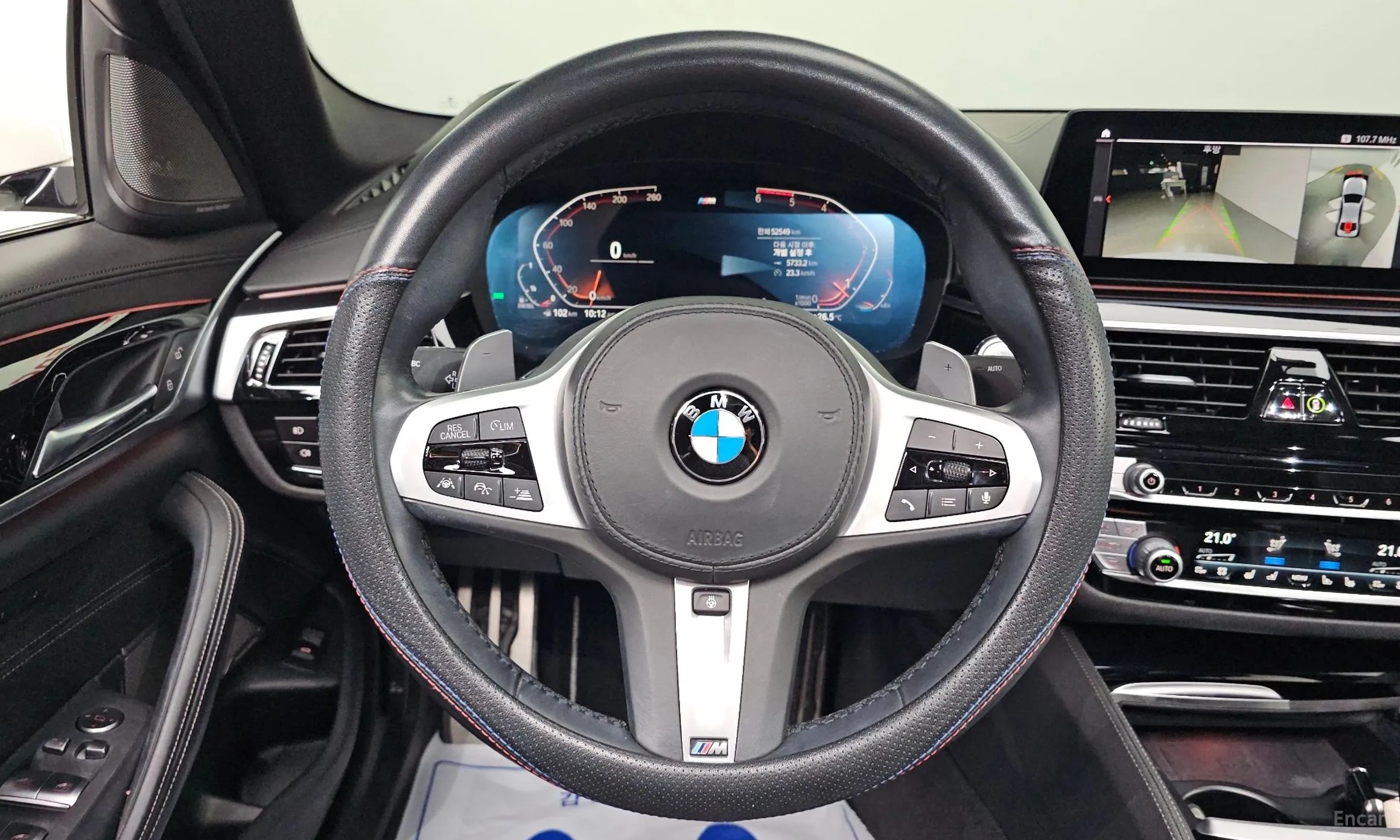 BMW 5 Series (G30) превью 14