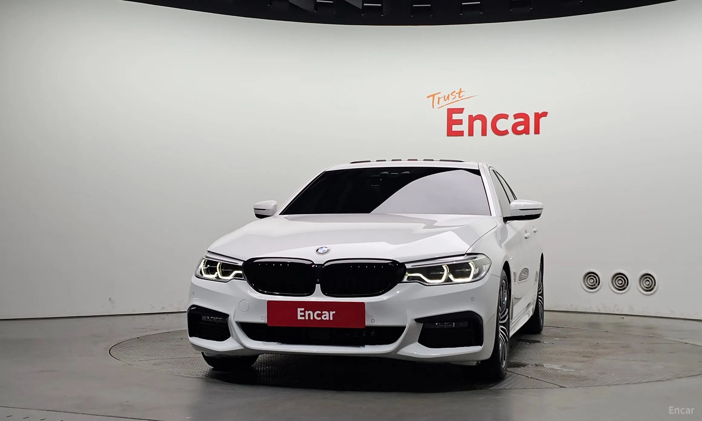 BMW 5 Series (G30) превью 3