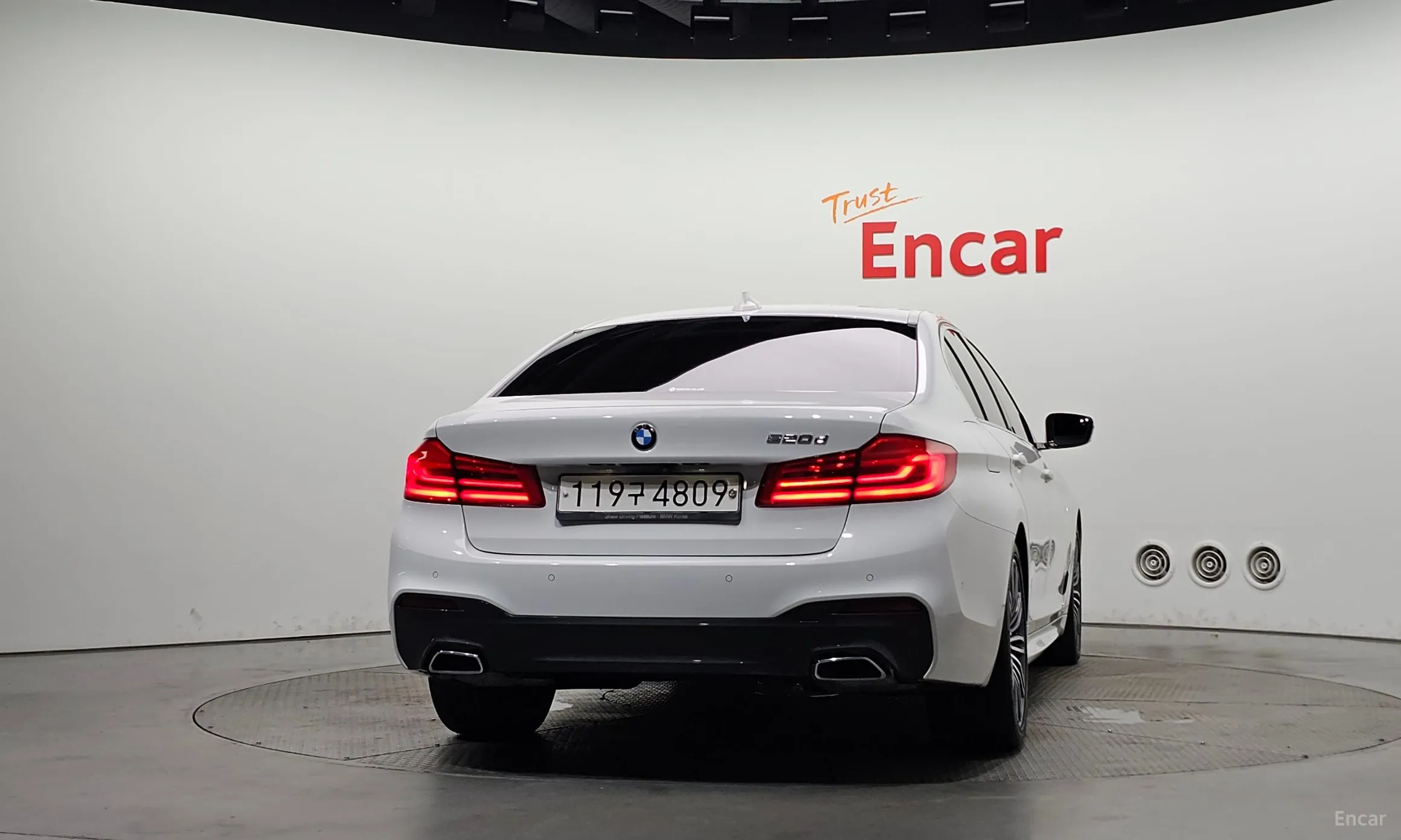 BMW 5 Series (G30) превью 4