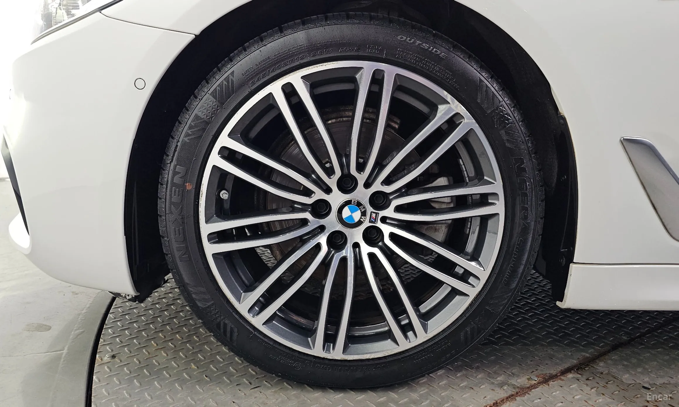 BMW 5 Series (G30) превью 5