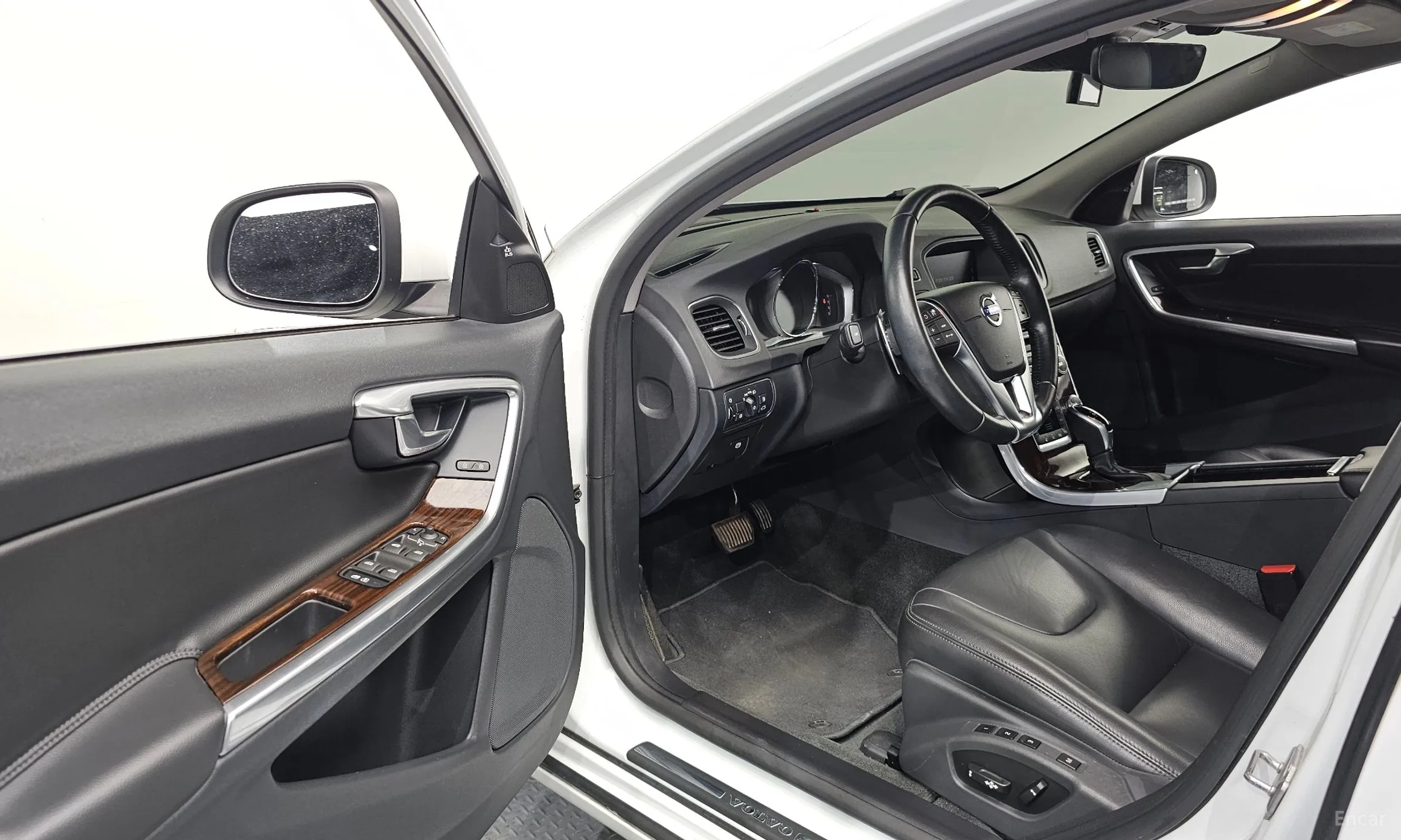 Volvo S60 превью 10