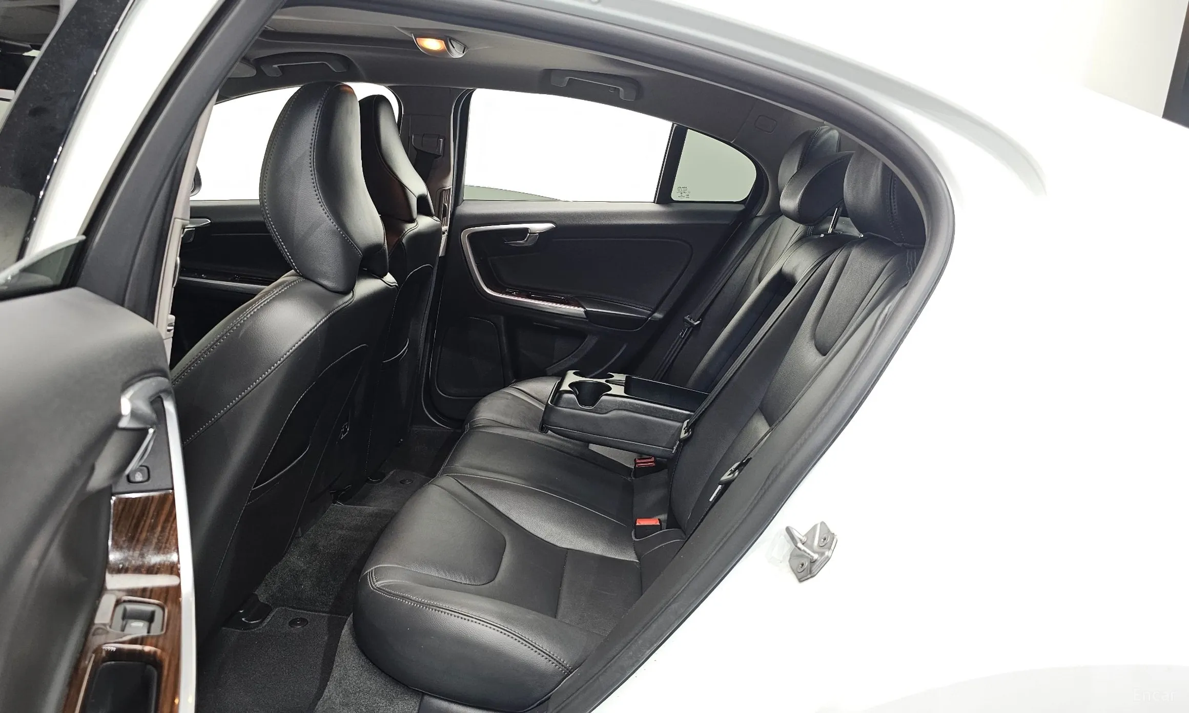 Volvo S60 превью 11
