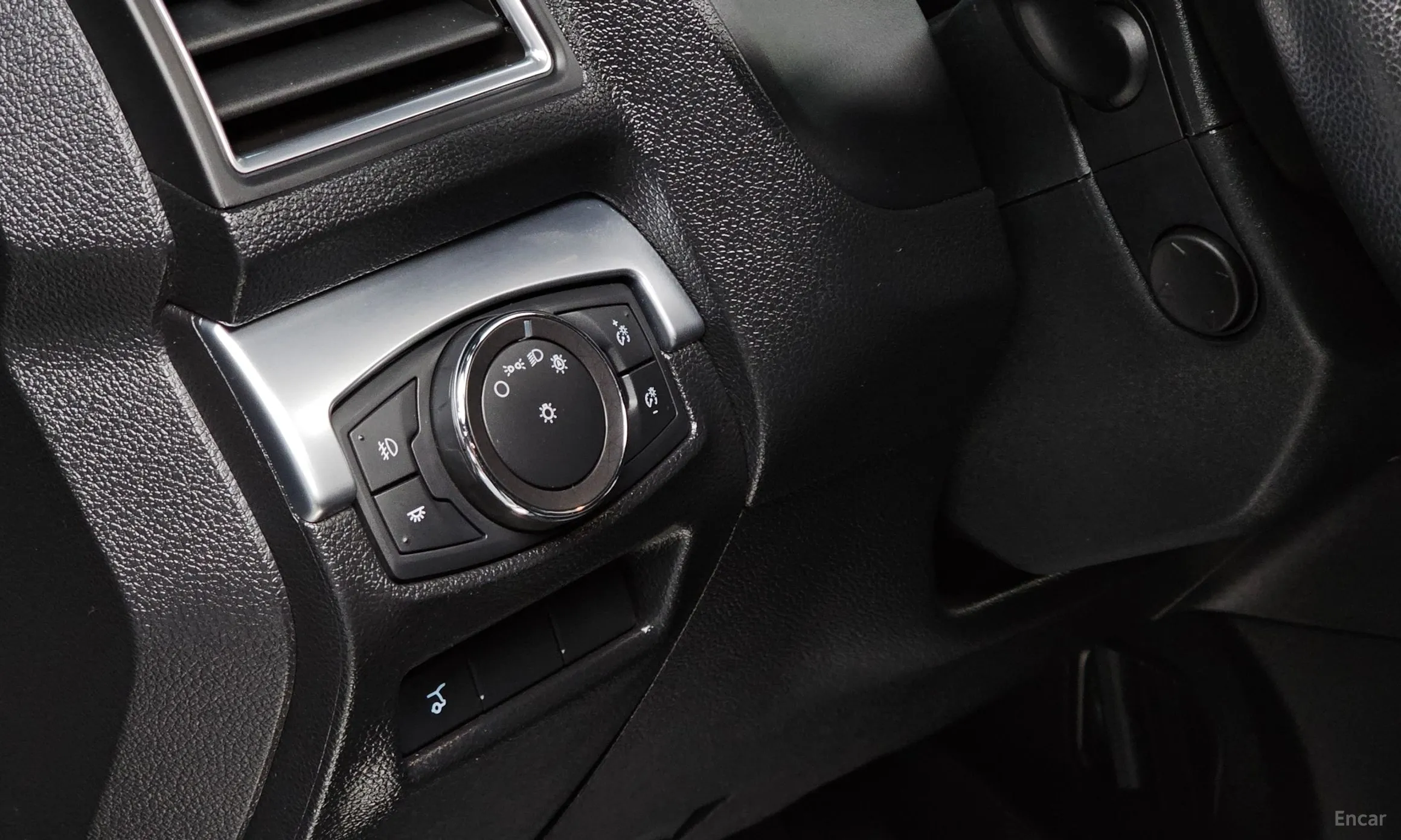Ford Explorer превью 14
