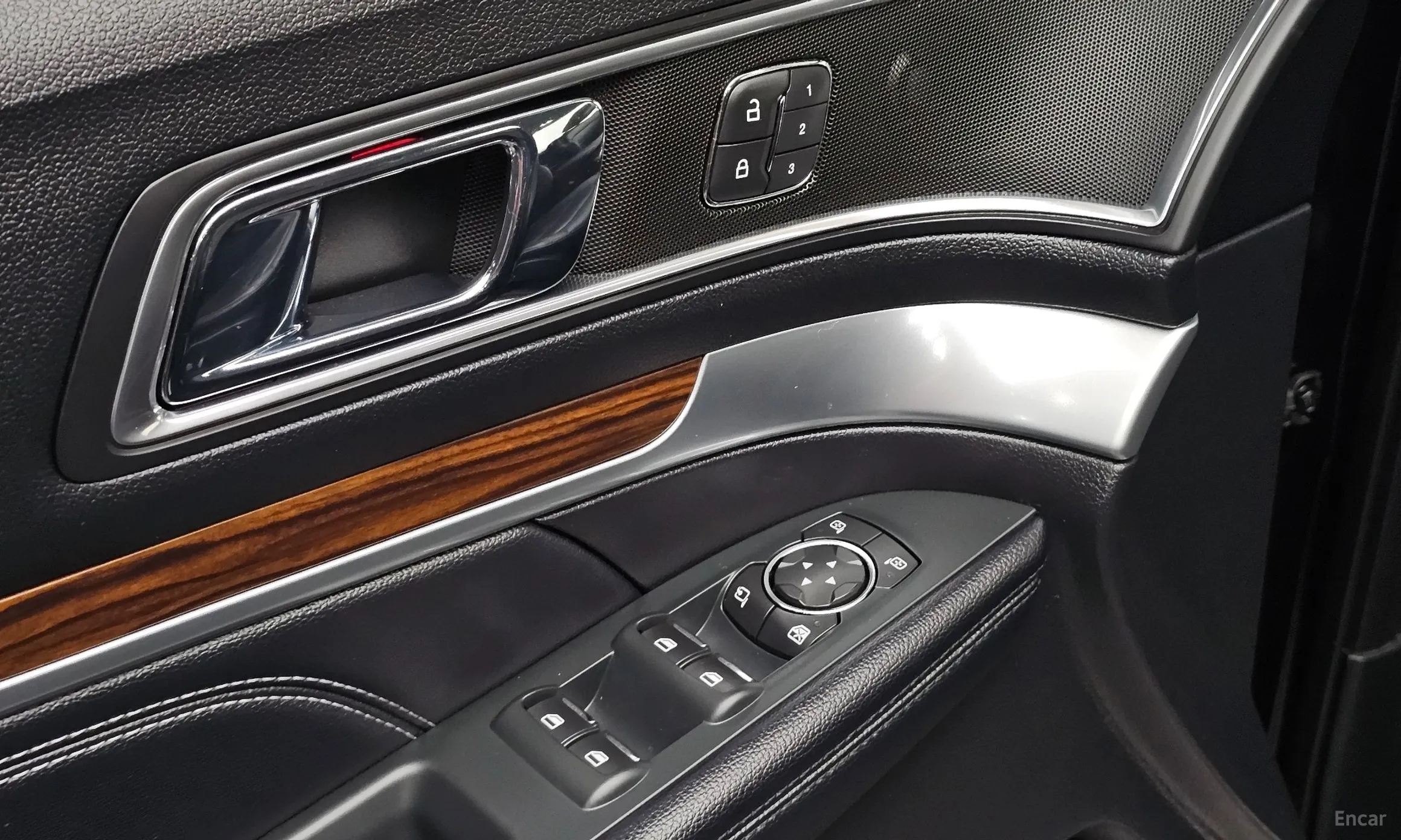 Ford Explorer превью 20