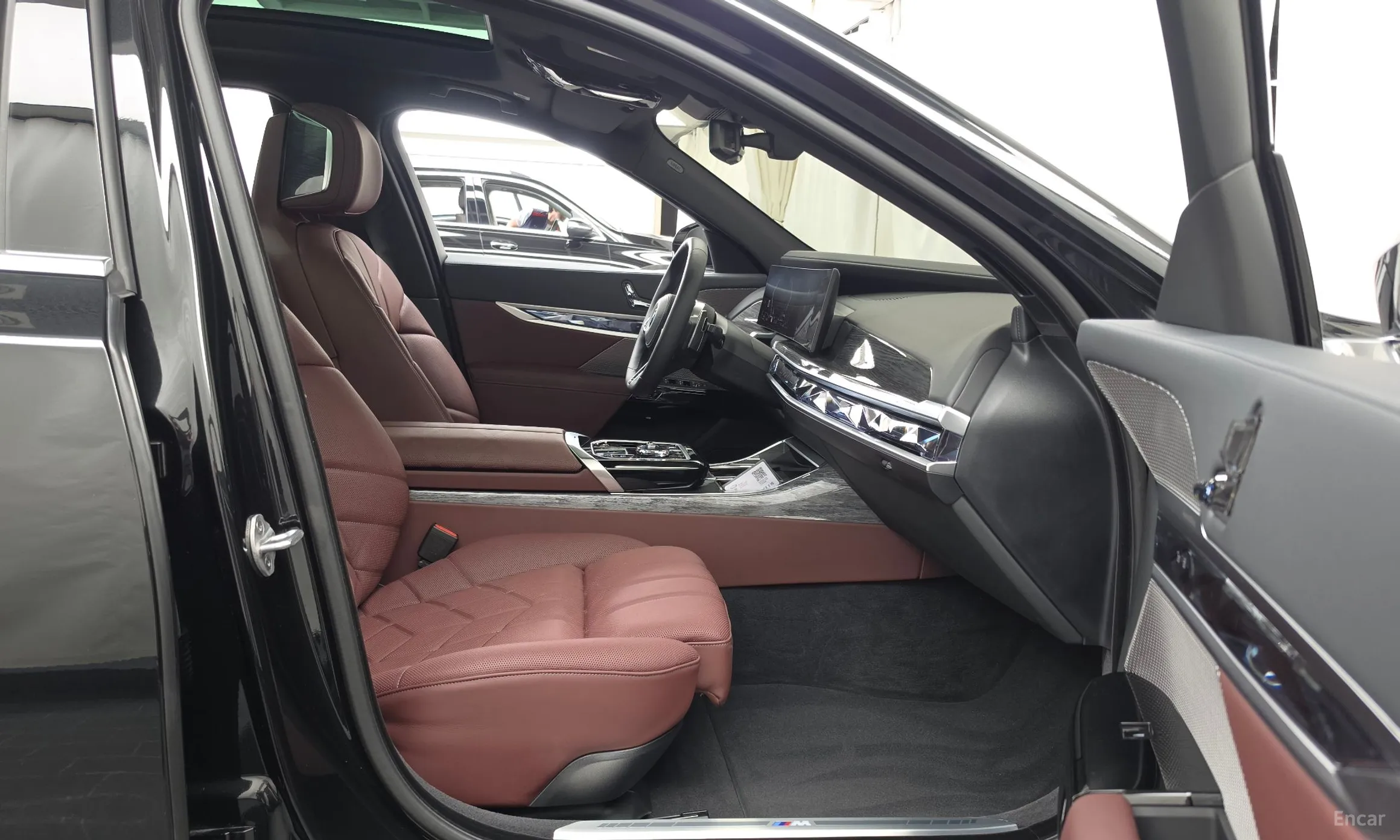 BMW 7 Series (G70) превью 11
