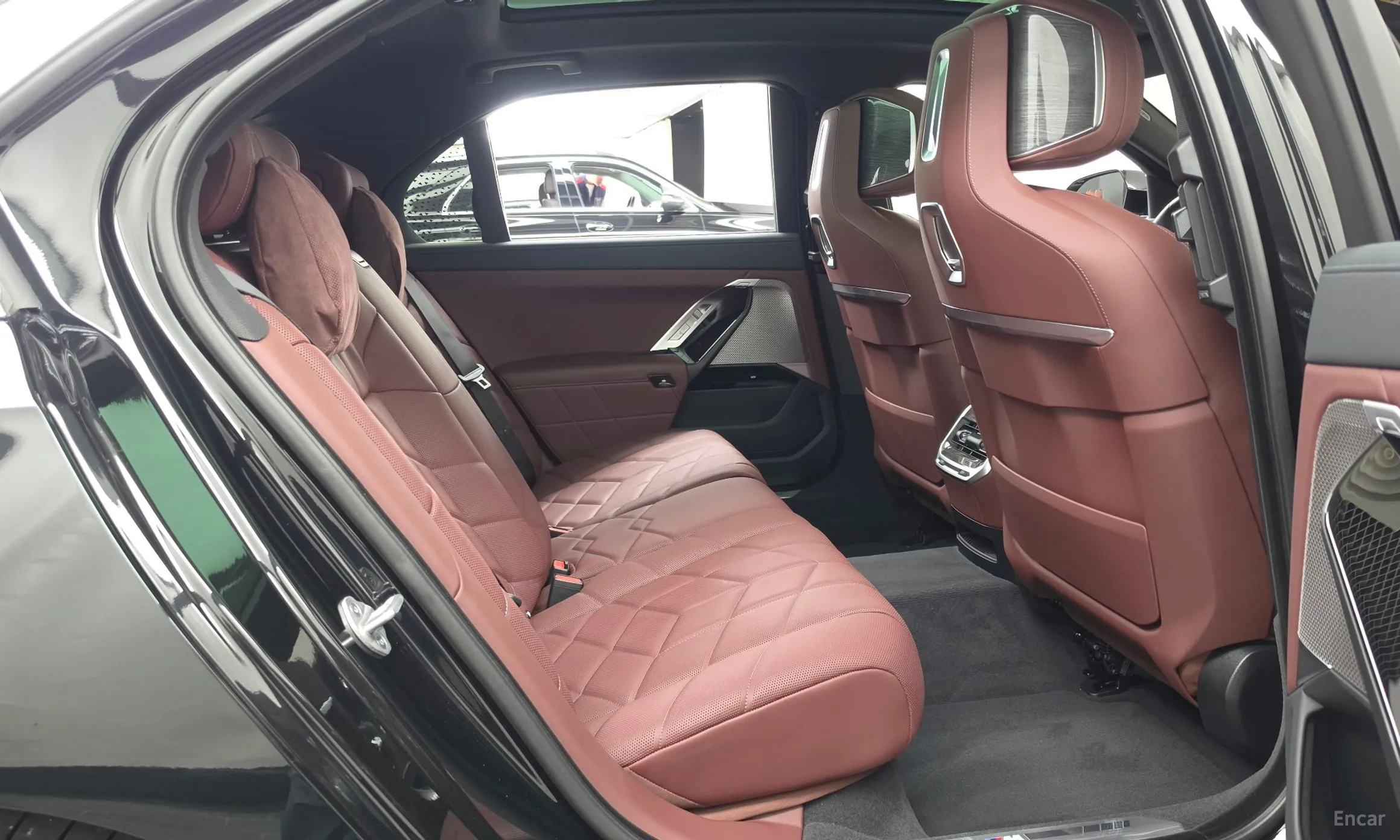 BMW 7 Series (G70) превью 12