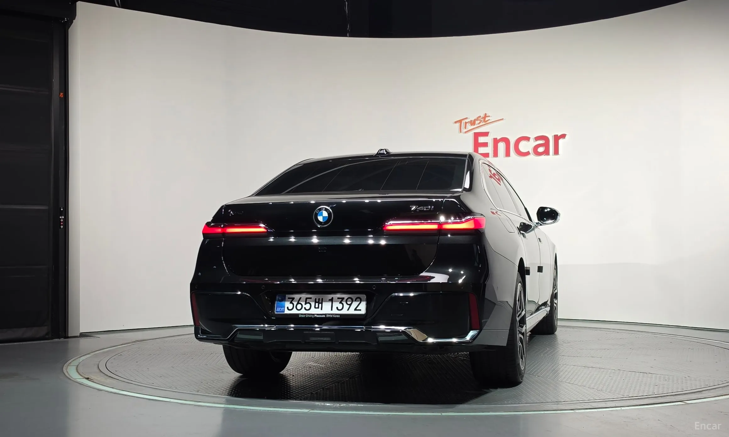 BMW 7 Series (G70) превью 4
