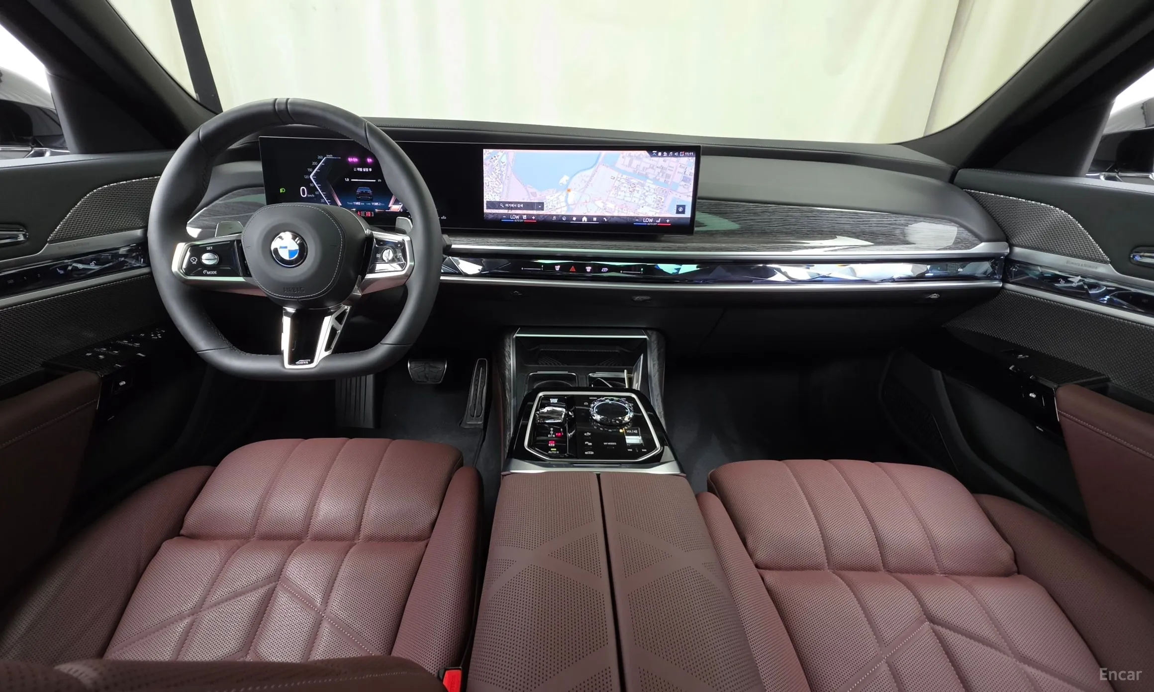 BMW 7 Series (G70) превью 7