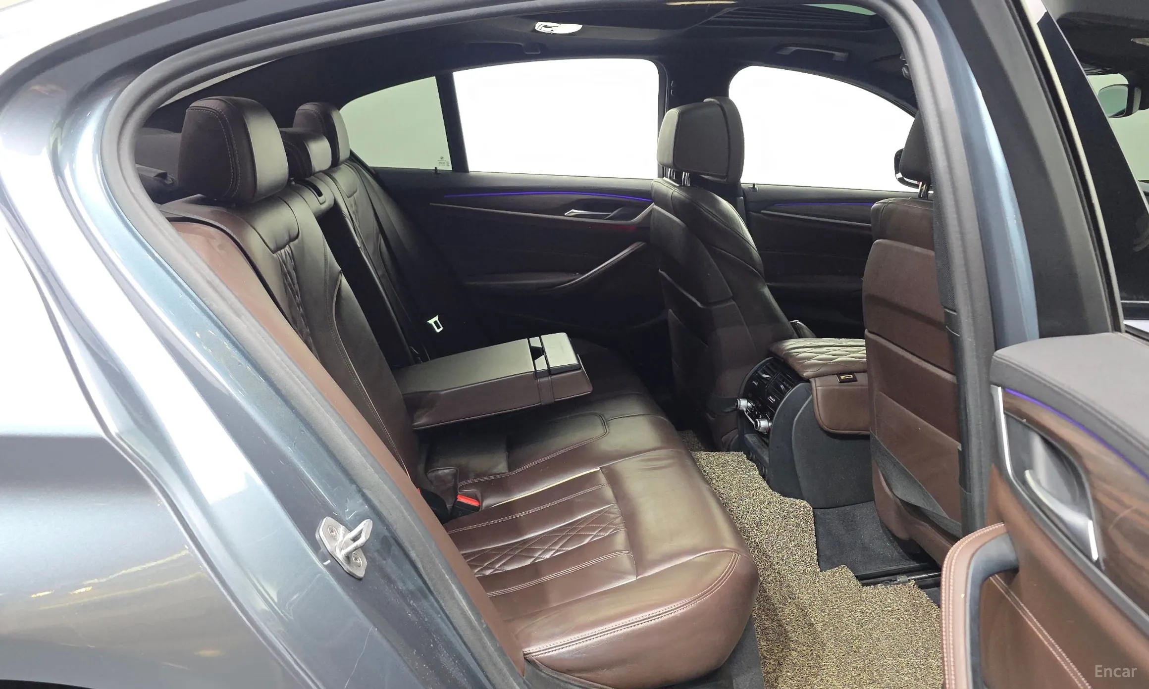 BMW 5 Series (G30) превью 12