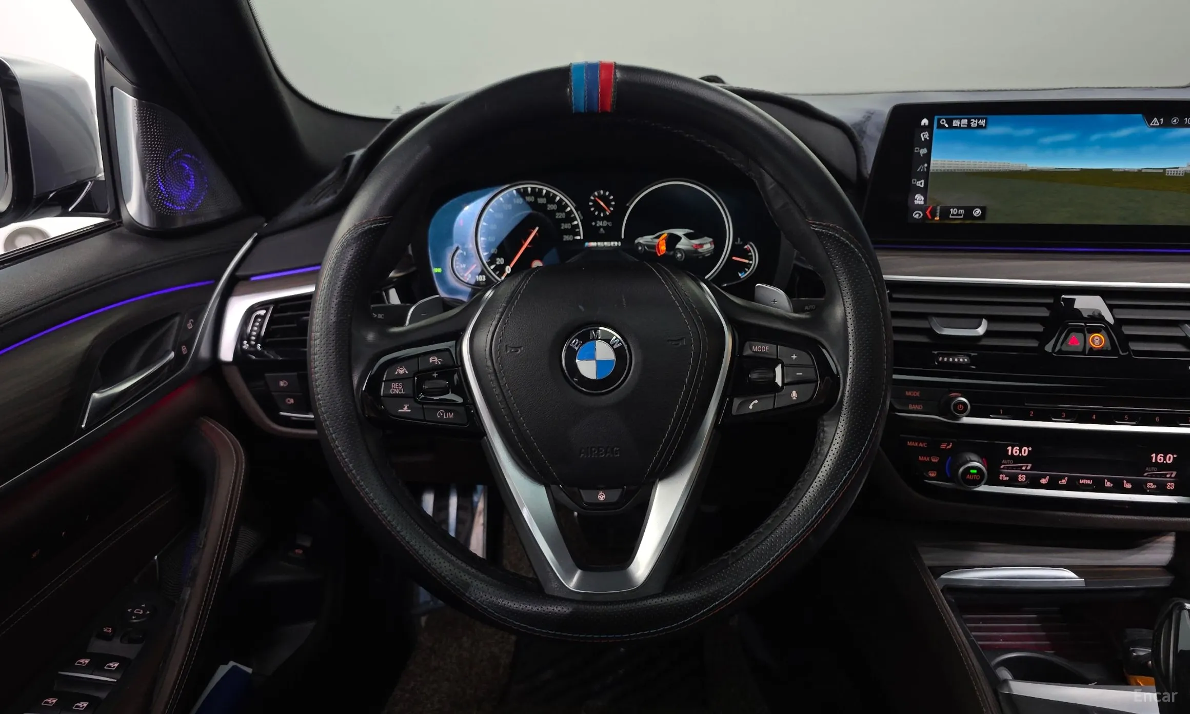 BMW 5 Series (G30) превью 13