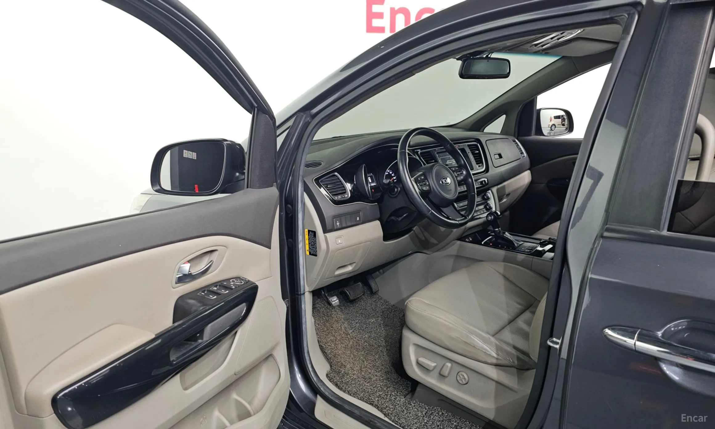 Kia Carnival превью 10
