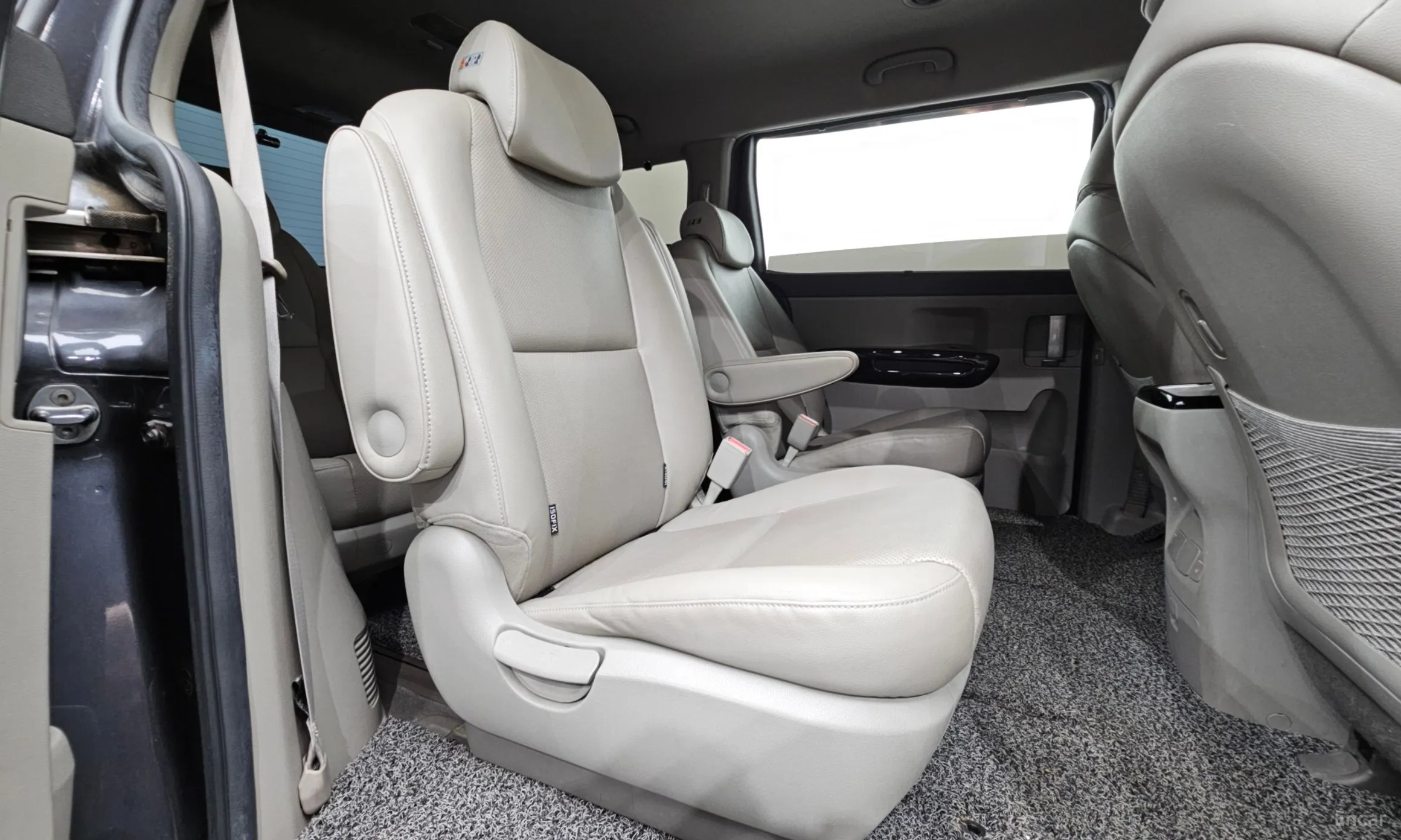 Kia Carnival превью 11