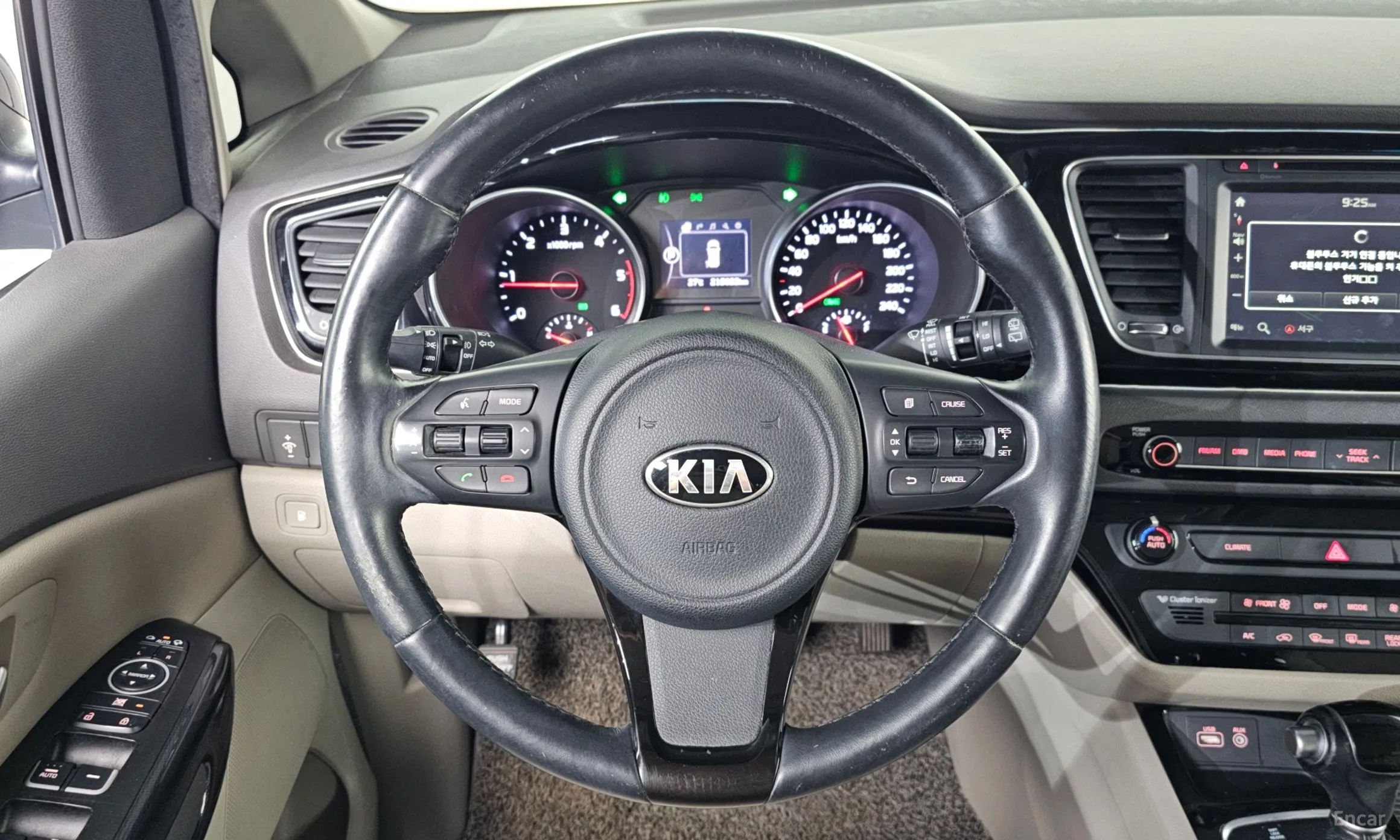 Kia Carnival превью 13