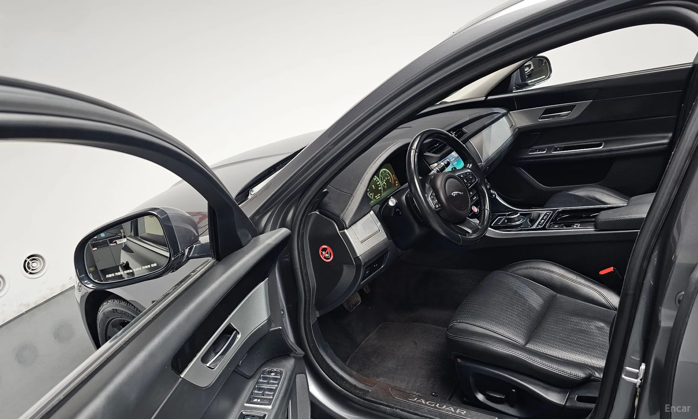 Jaguar XF (x260) превью 10