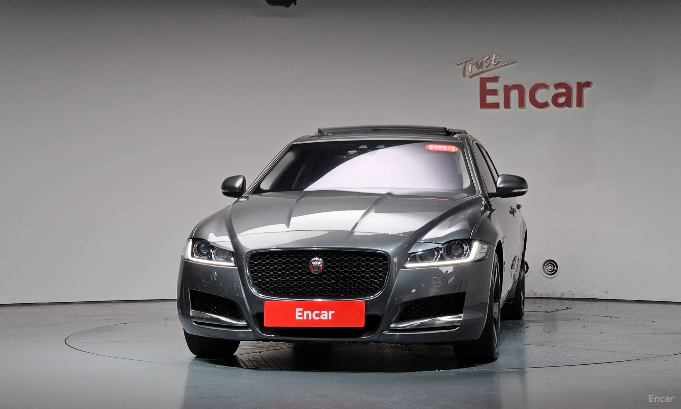 Jaguar XF (x260) превью 3