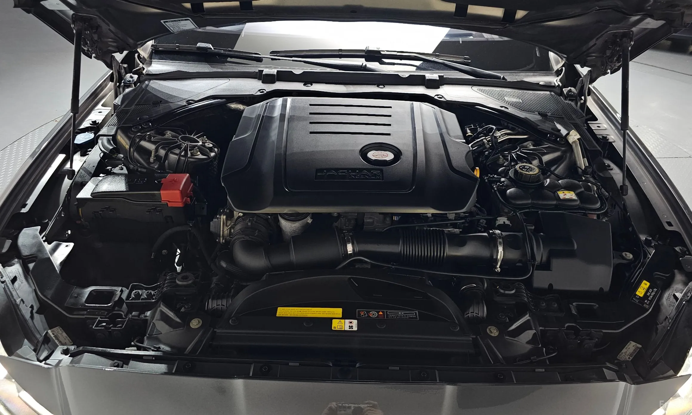 Jaguar XF (x260) превью 6