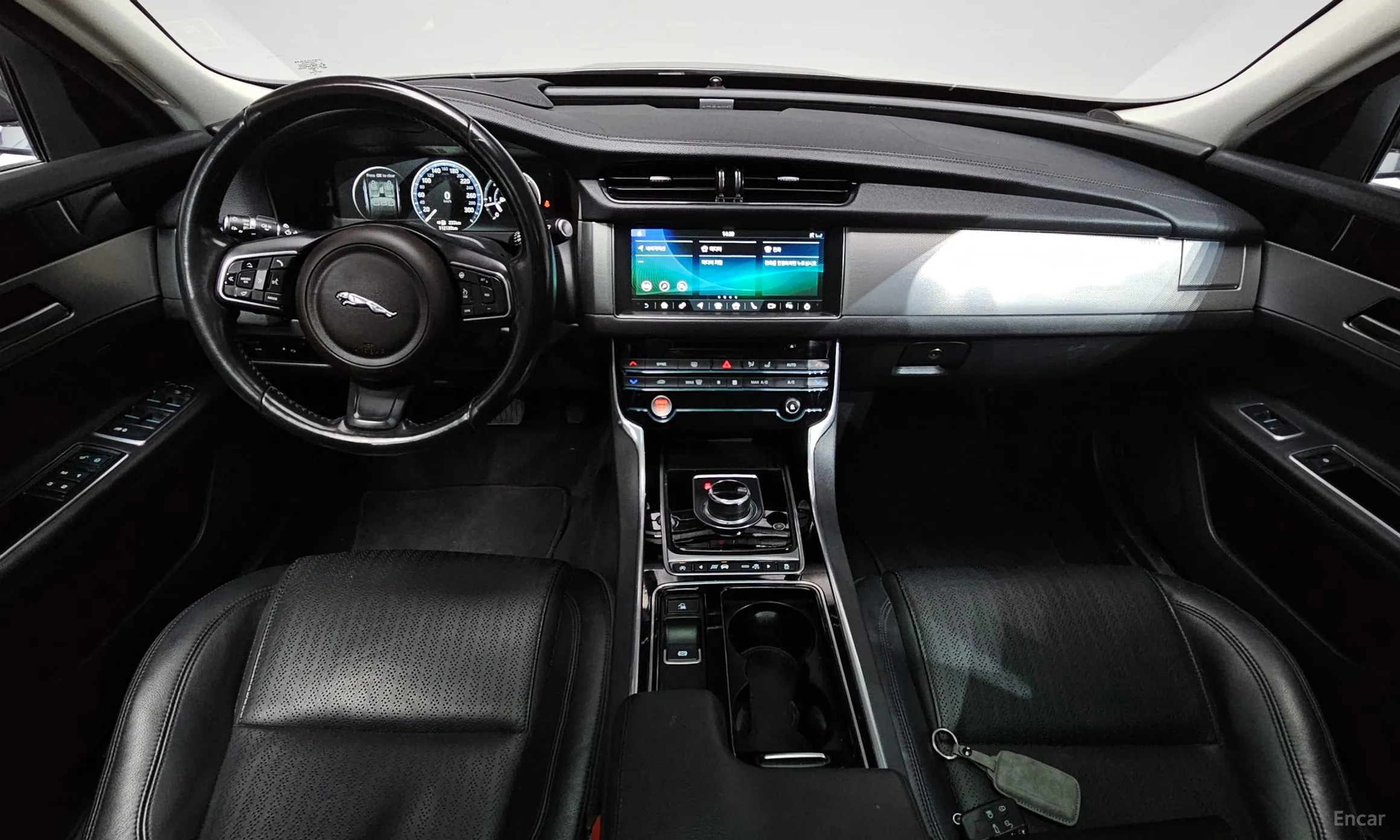 Jaguar XF (x260) превью 7