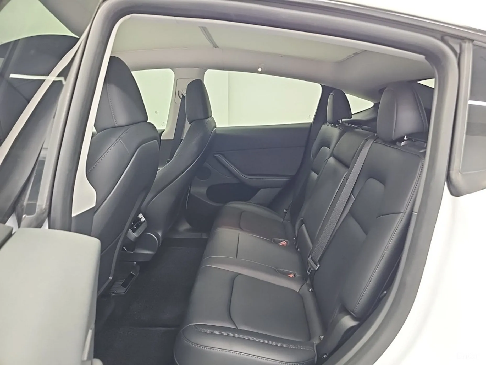 Tesla Model Y превью 12