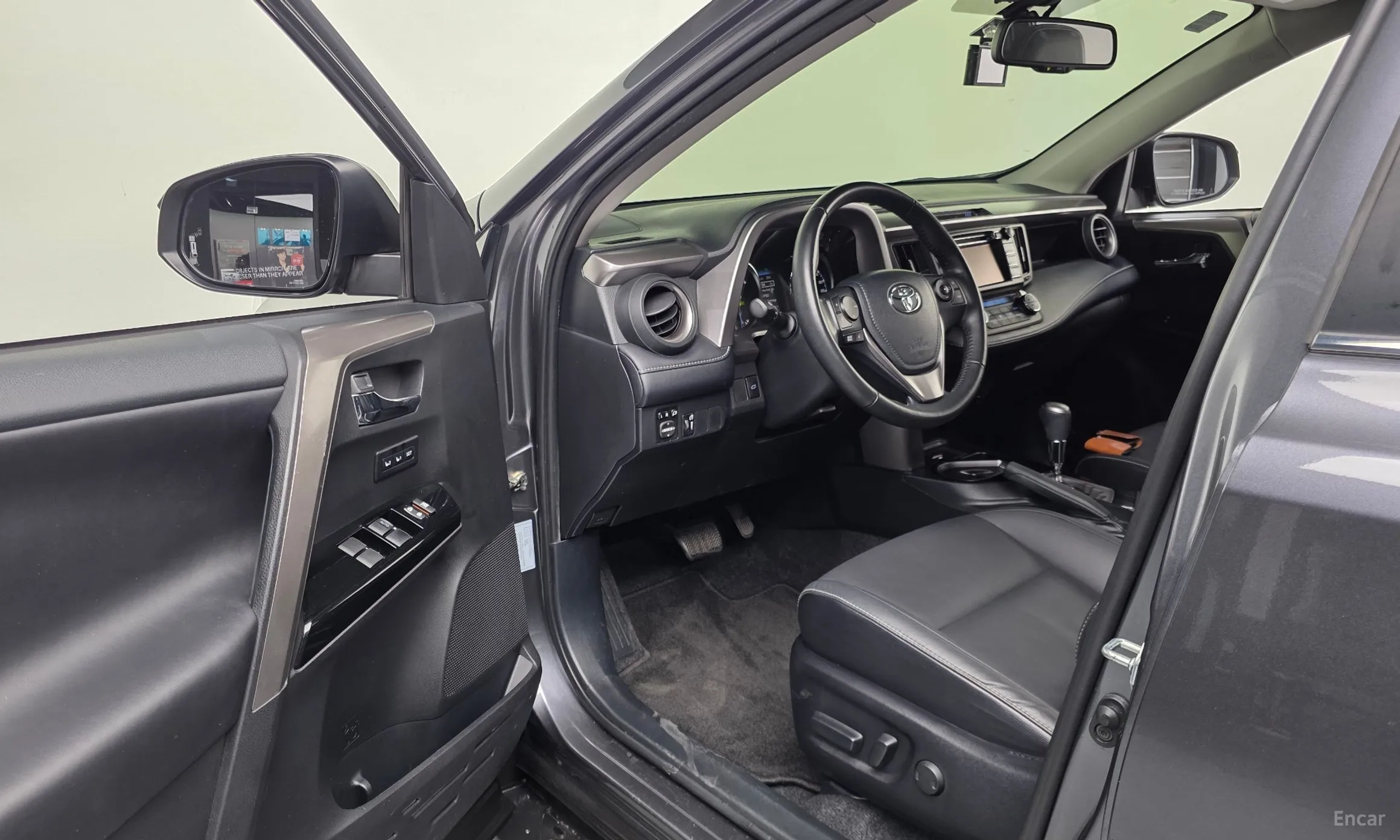 Toyota RAV4 превью 10