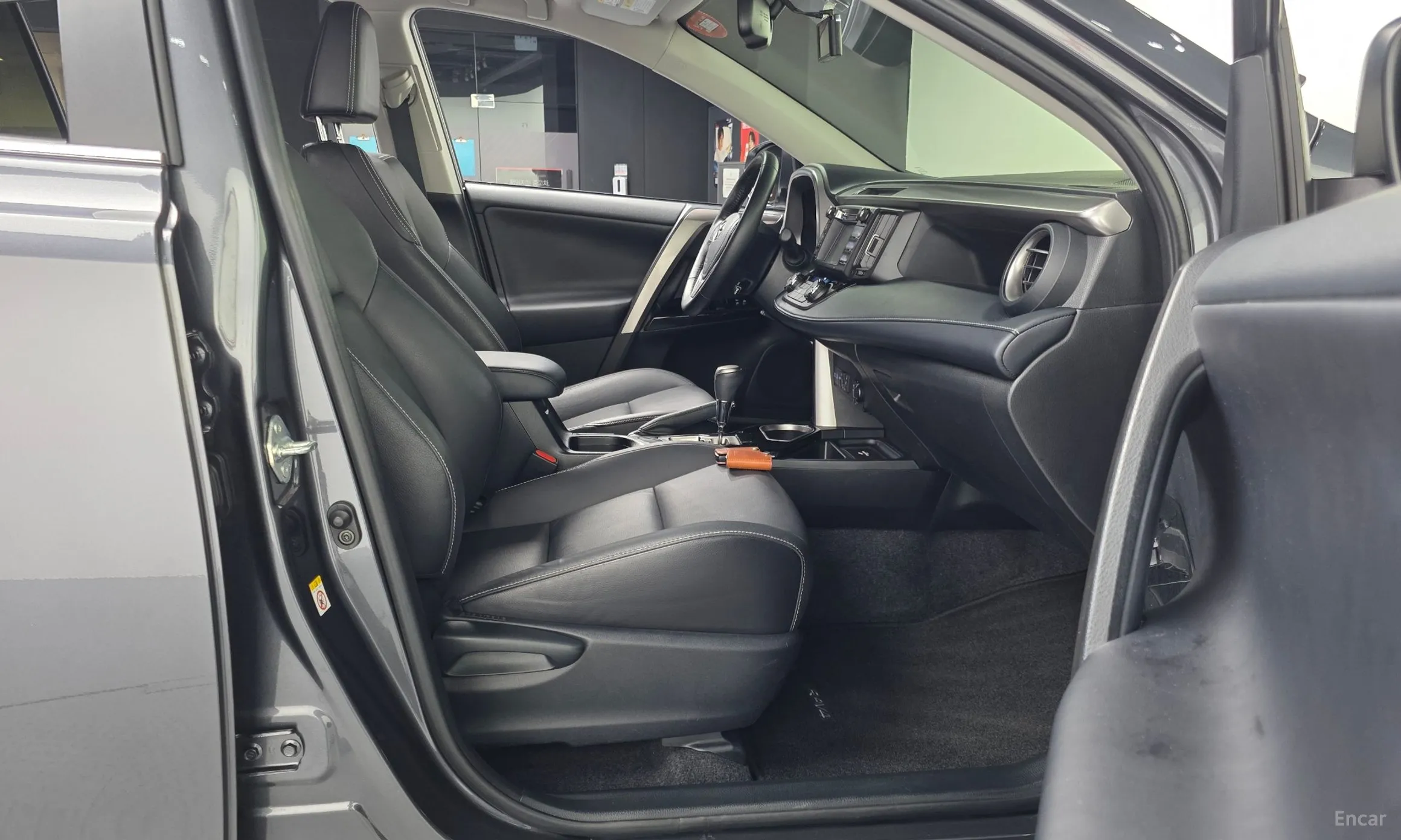 Toyota RAV4 превью 11