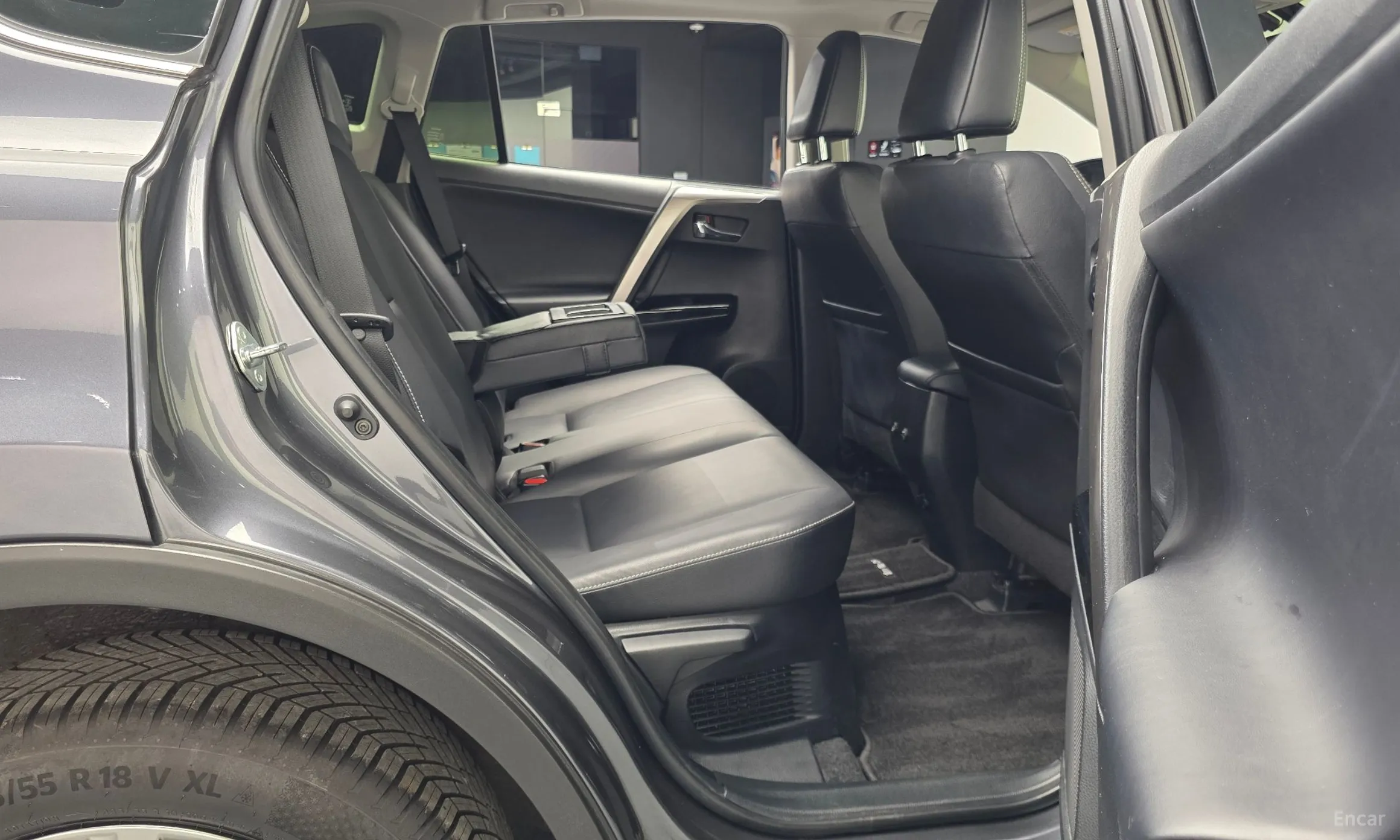 Toyota RAV4 превью 12