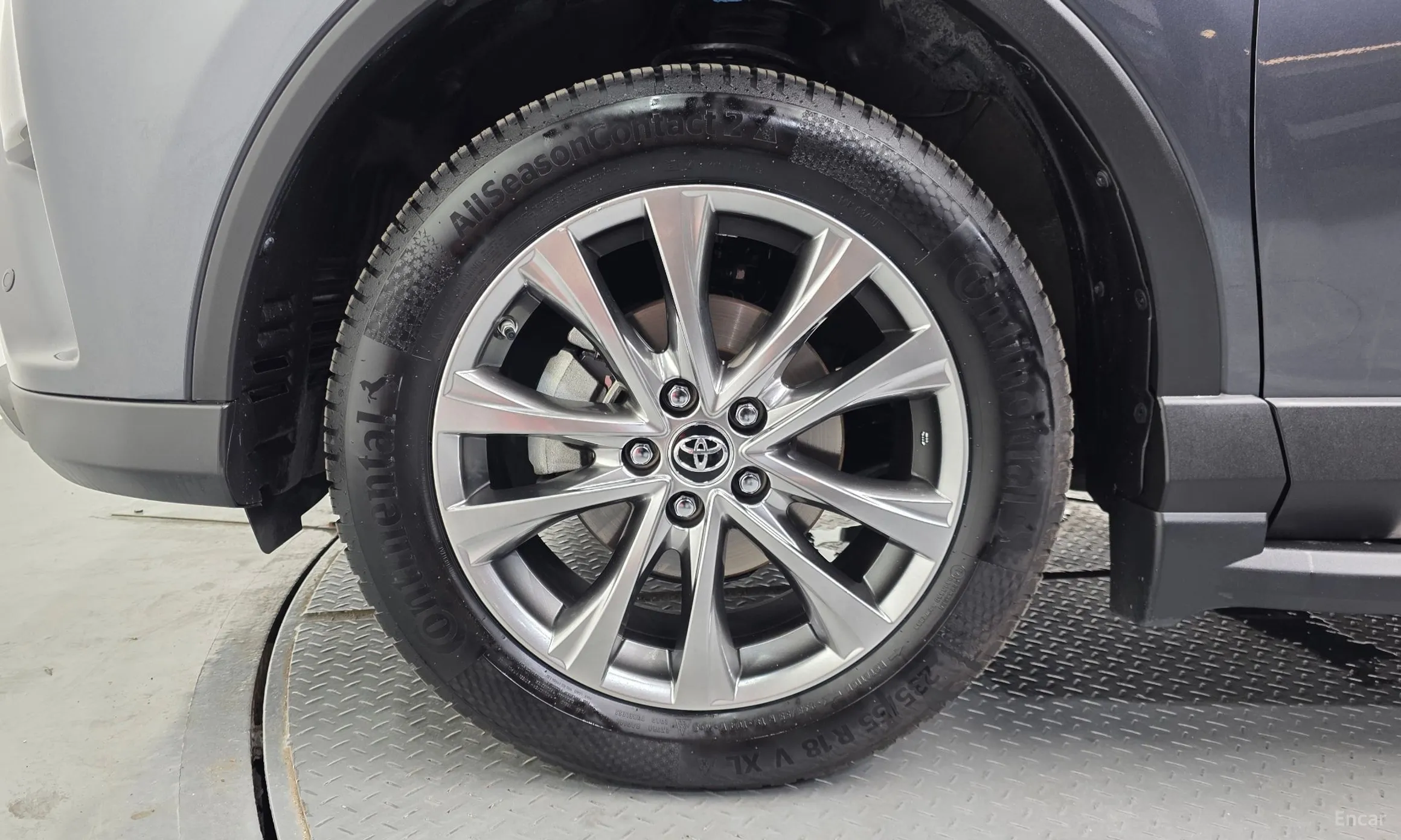 Toyota RAV4 превью 5