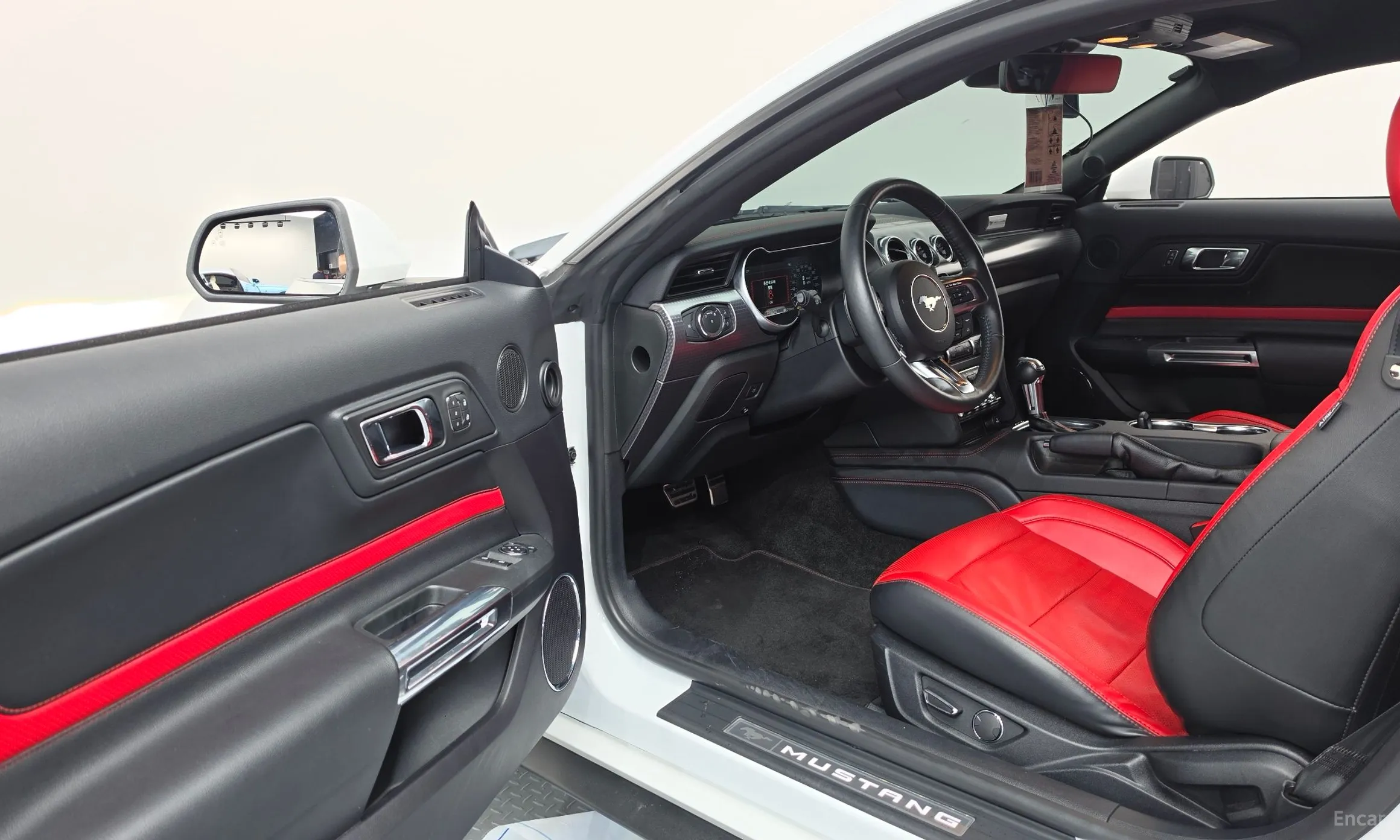 Ford Mustang превью 10