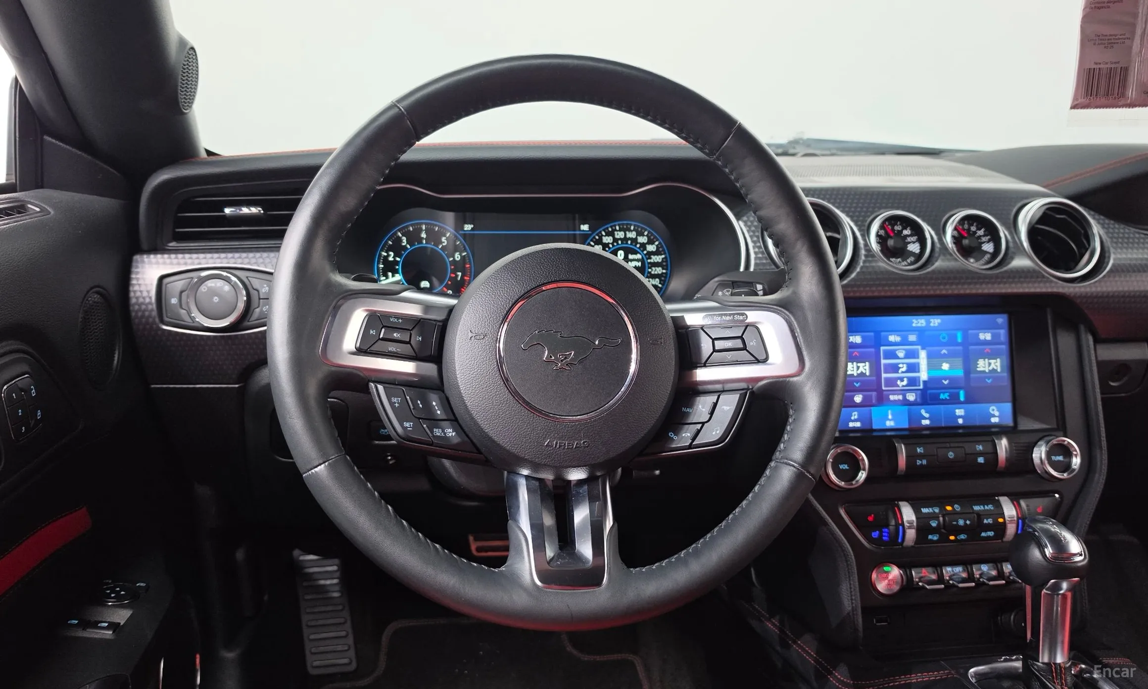 Ford Mustang превью 14
