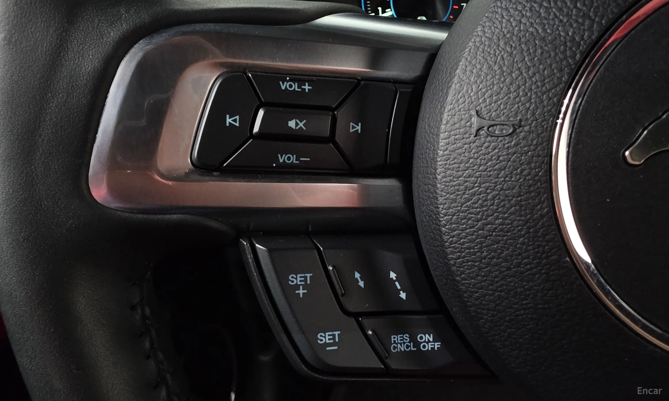 Ford Mustang превью 17