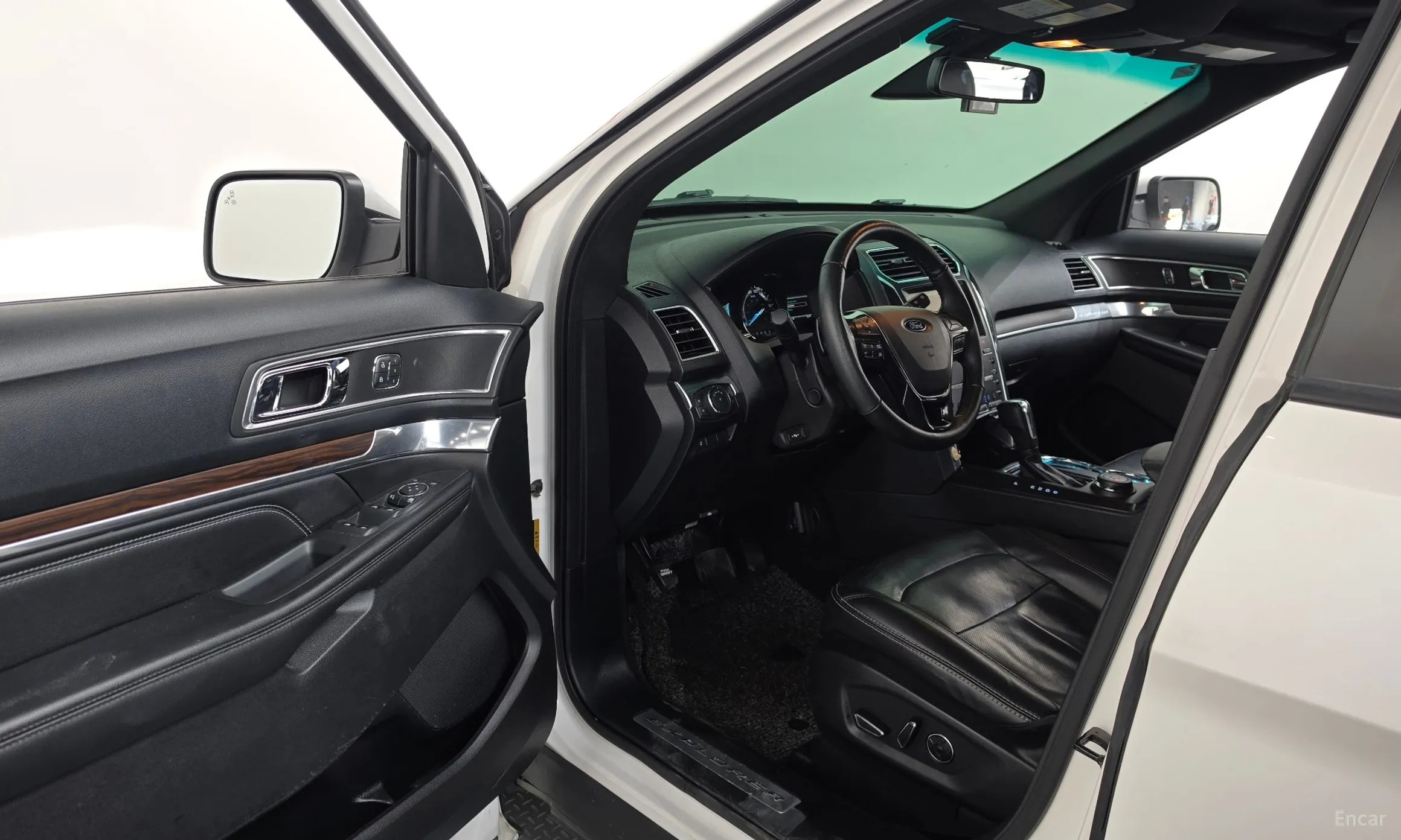 Ford Explorer превью 10