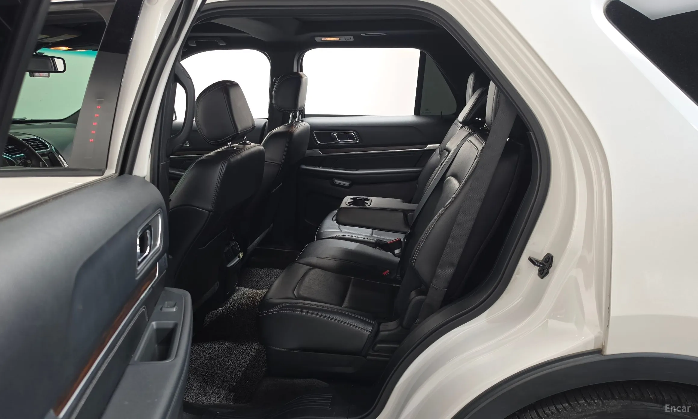 Ford Explorer превью 11
