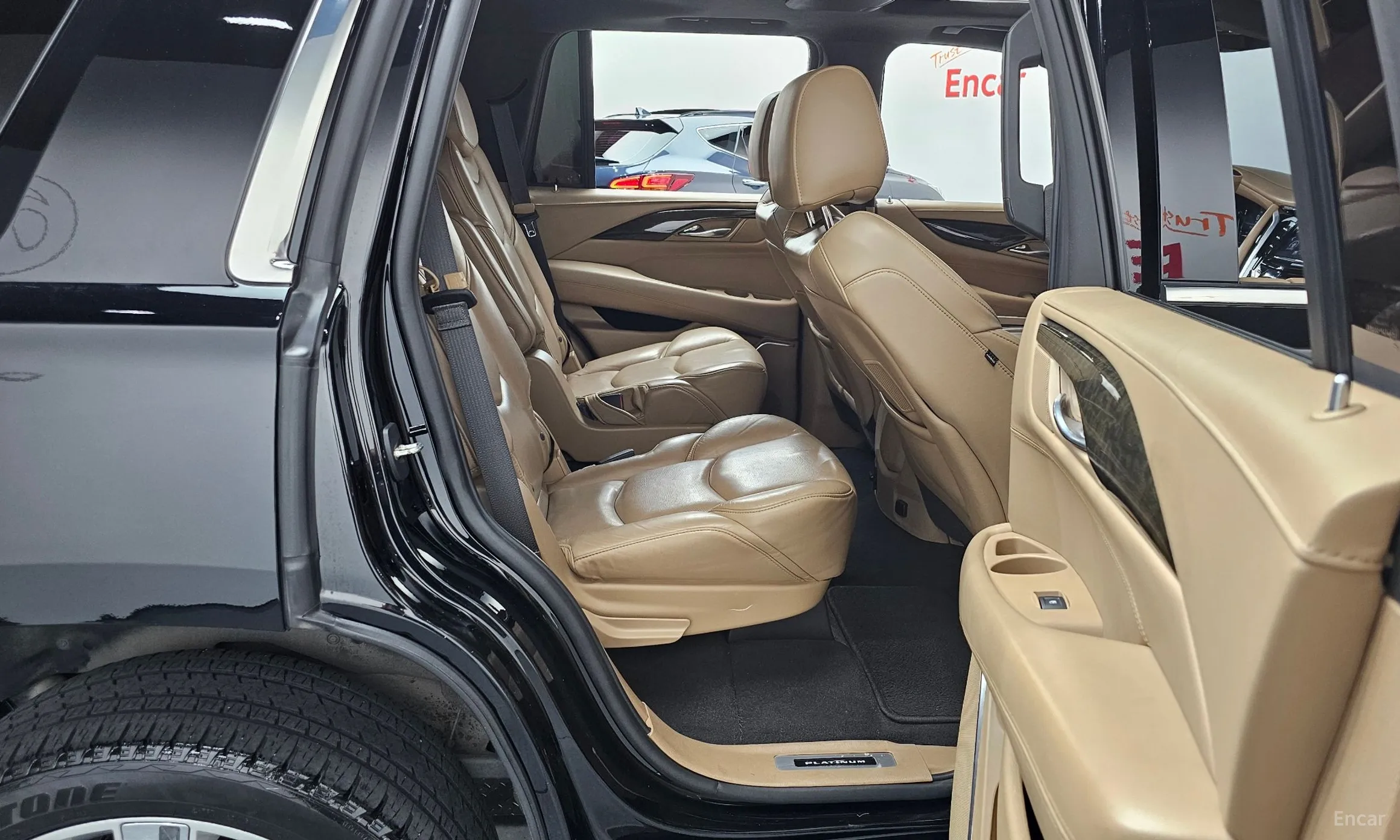 Cadillac Escalade превью 12
