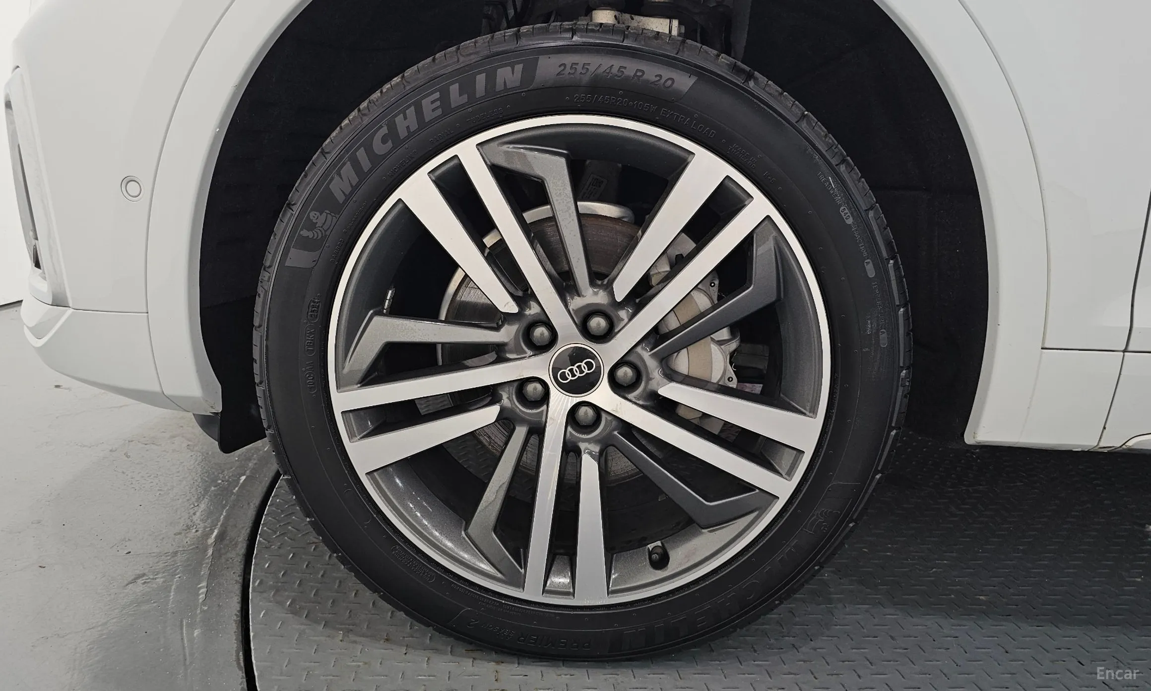 Audi Q5 (FY) превью 5