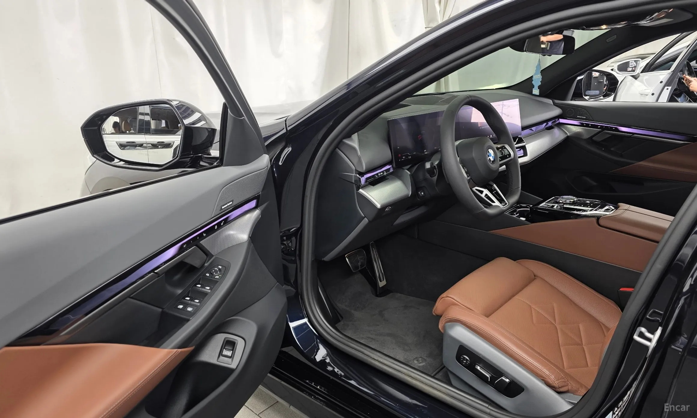 BMW 5 Series (G60) превью 10
